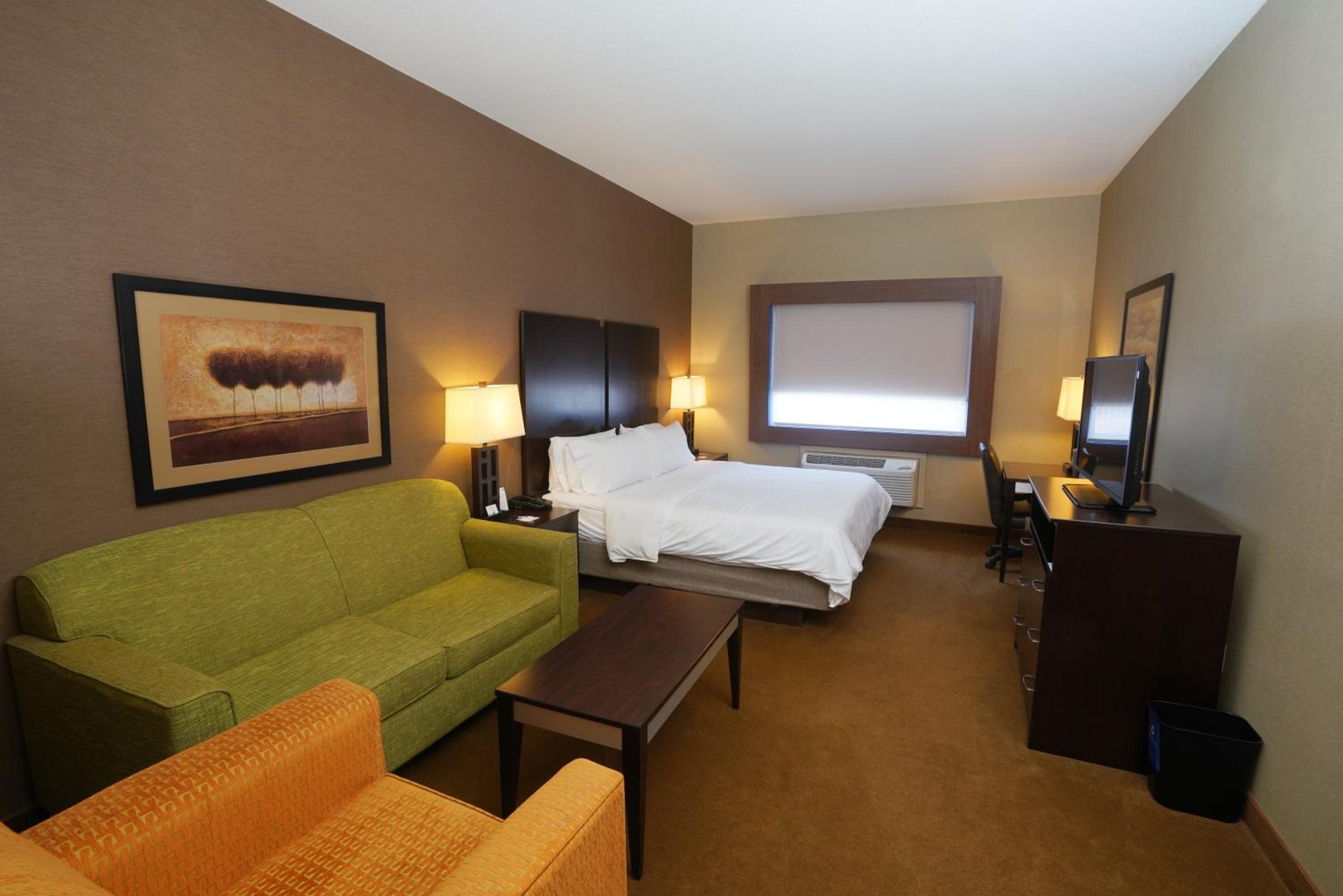 Deluxe Double Room (2 Adults + 1 Child) photo 3