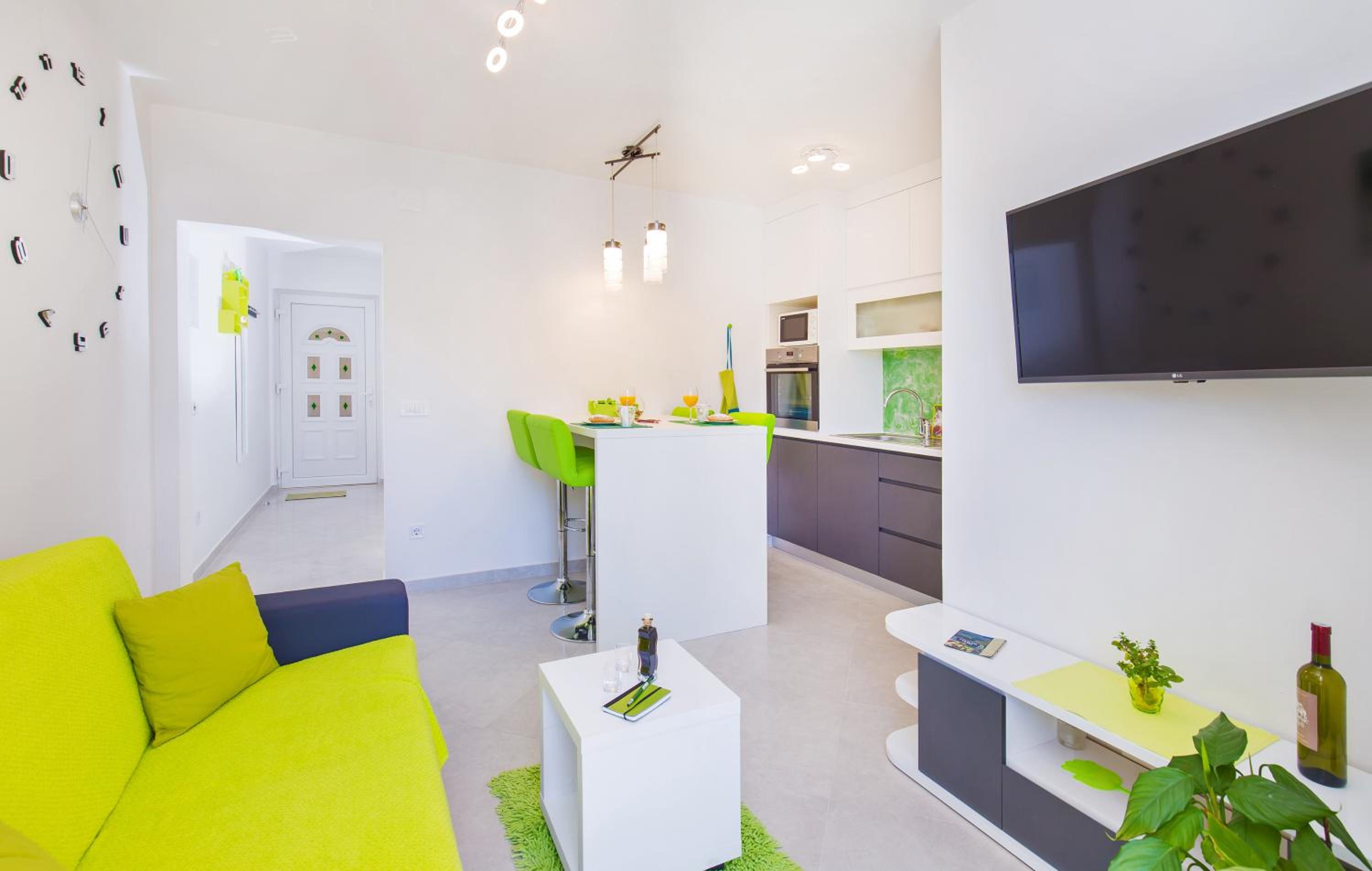 Superior One-Bedroom Apartment with Balcony and Sea VIew - Photo 6