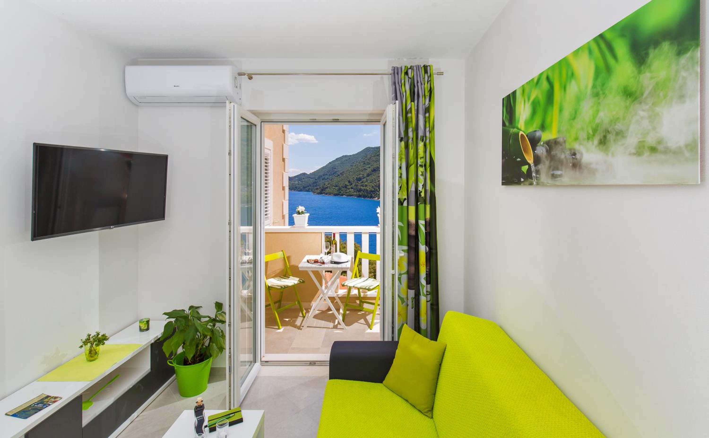 Superior One-Bedroom Apartment with Balcony and Sea VIew - Photo 8