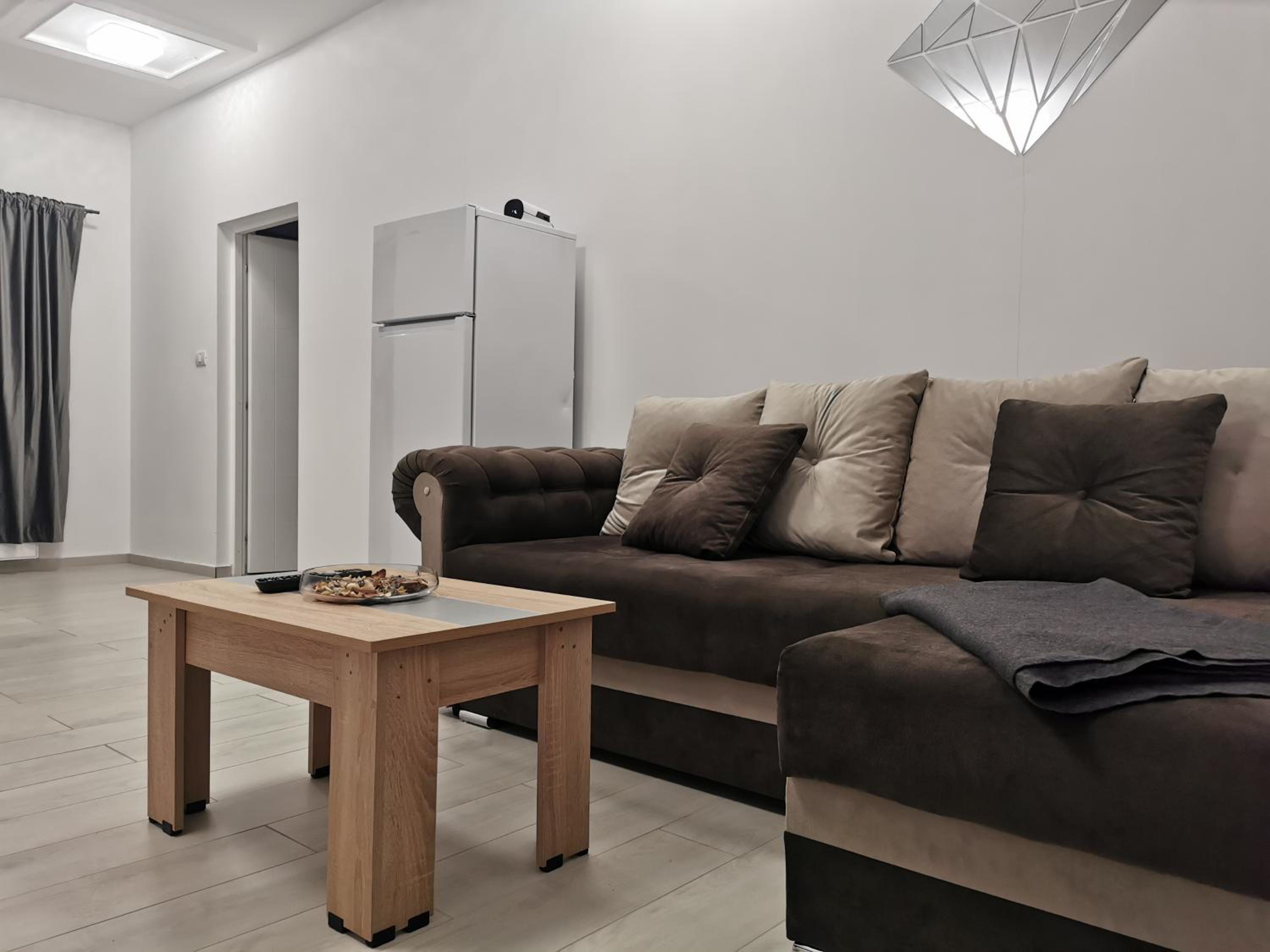 One-Bedroom Apartment - Photo 2