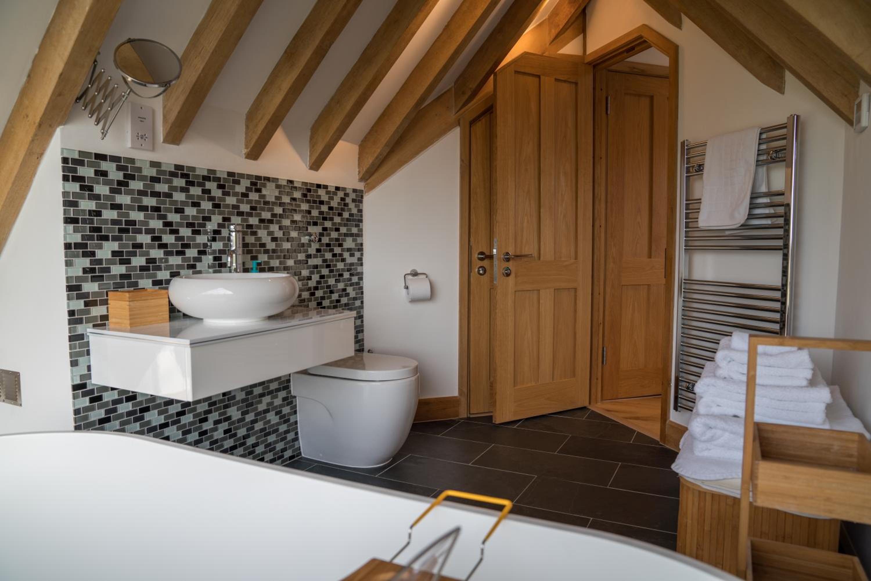 Deluxe King Room - Photo 3