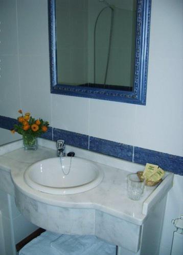 Double or Twin Room - Photo 2