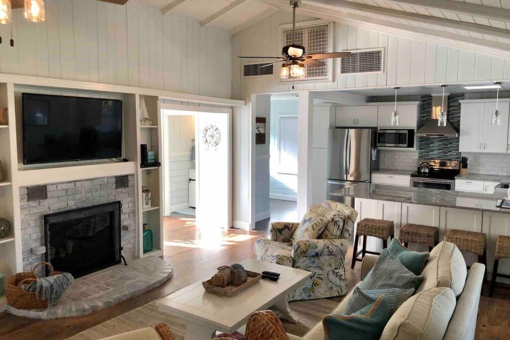 Two-Bedroom House photo 3