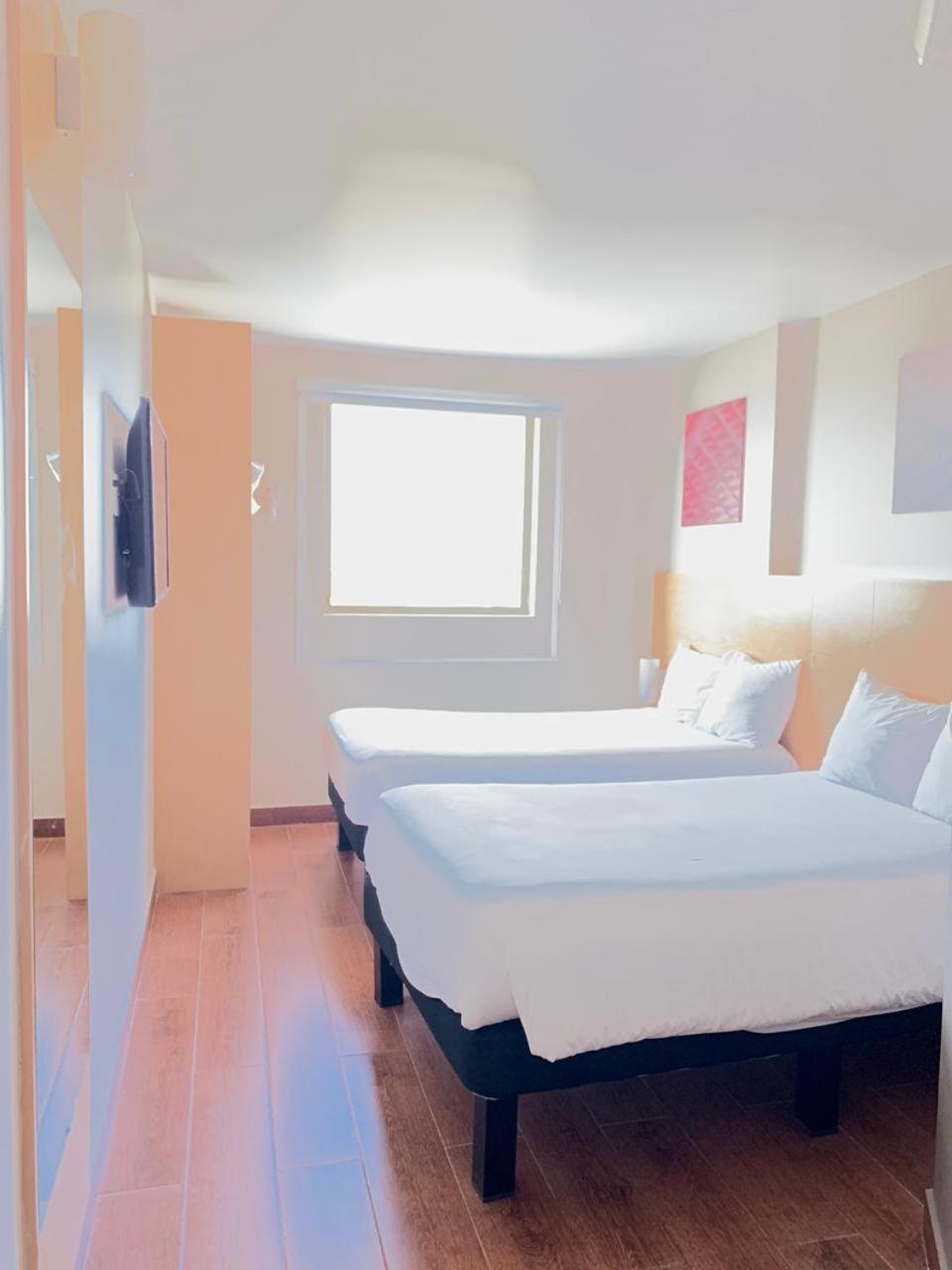 Standard Double Room with Two Single Beds photo 3