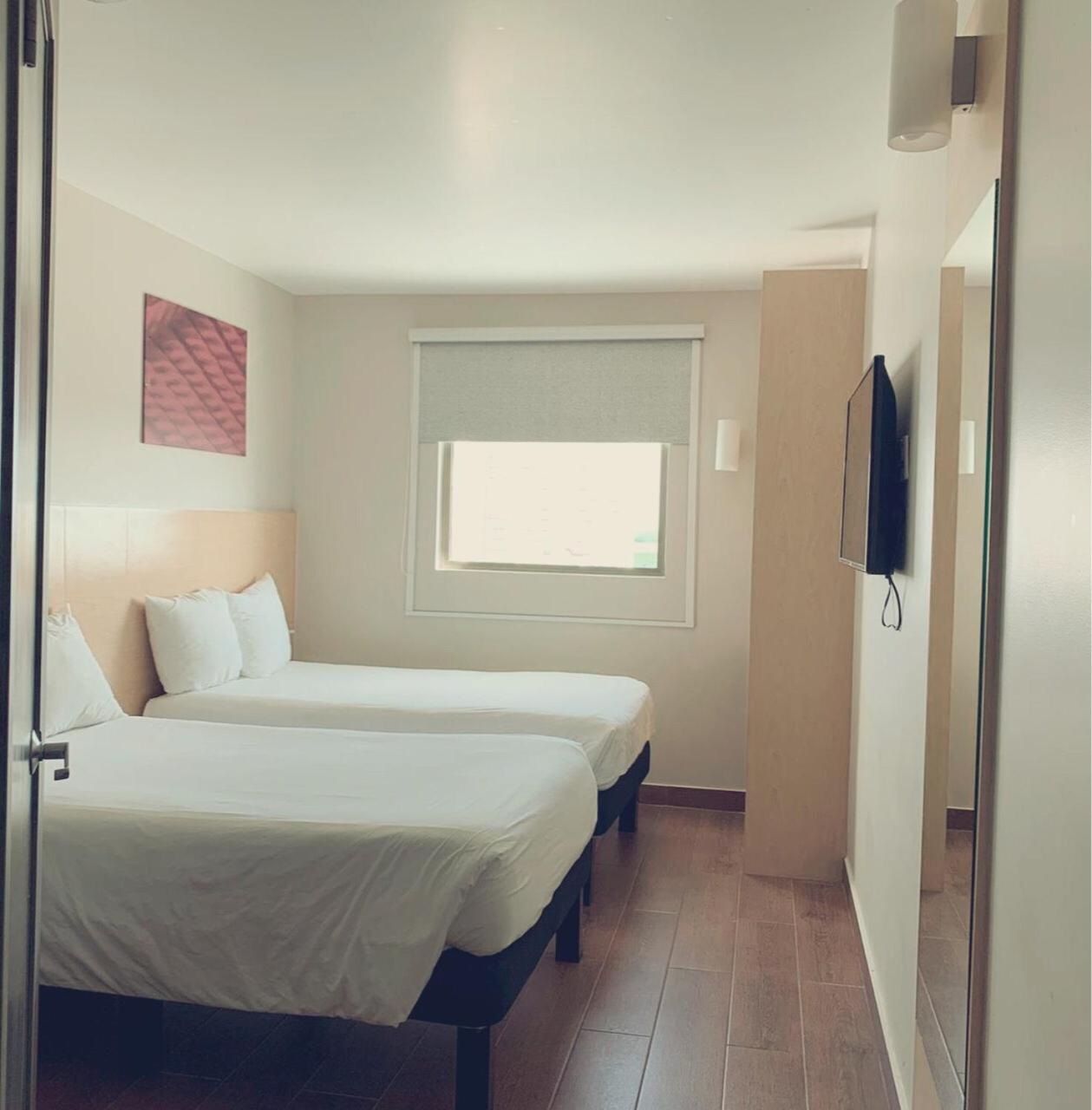 Standard Double Room with Two Single Beds photo 2