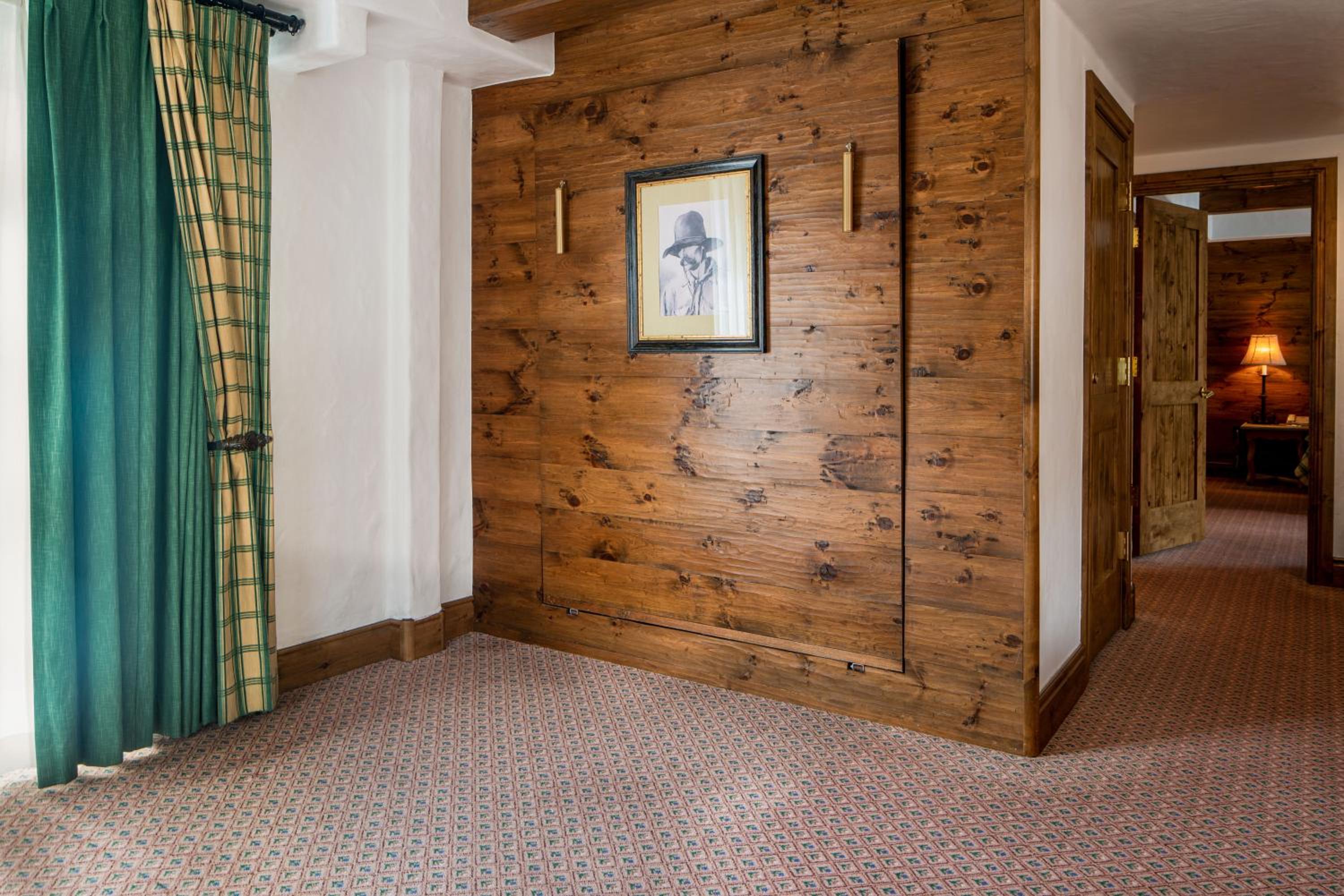 Superior One-Bedroom Suite - Photo 4