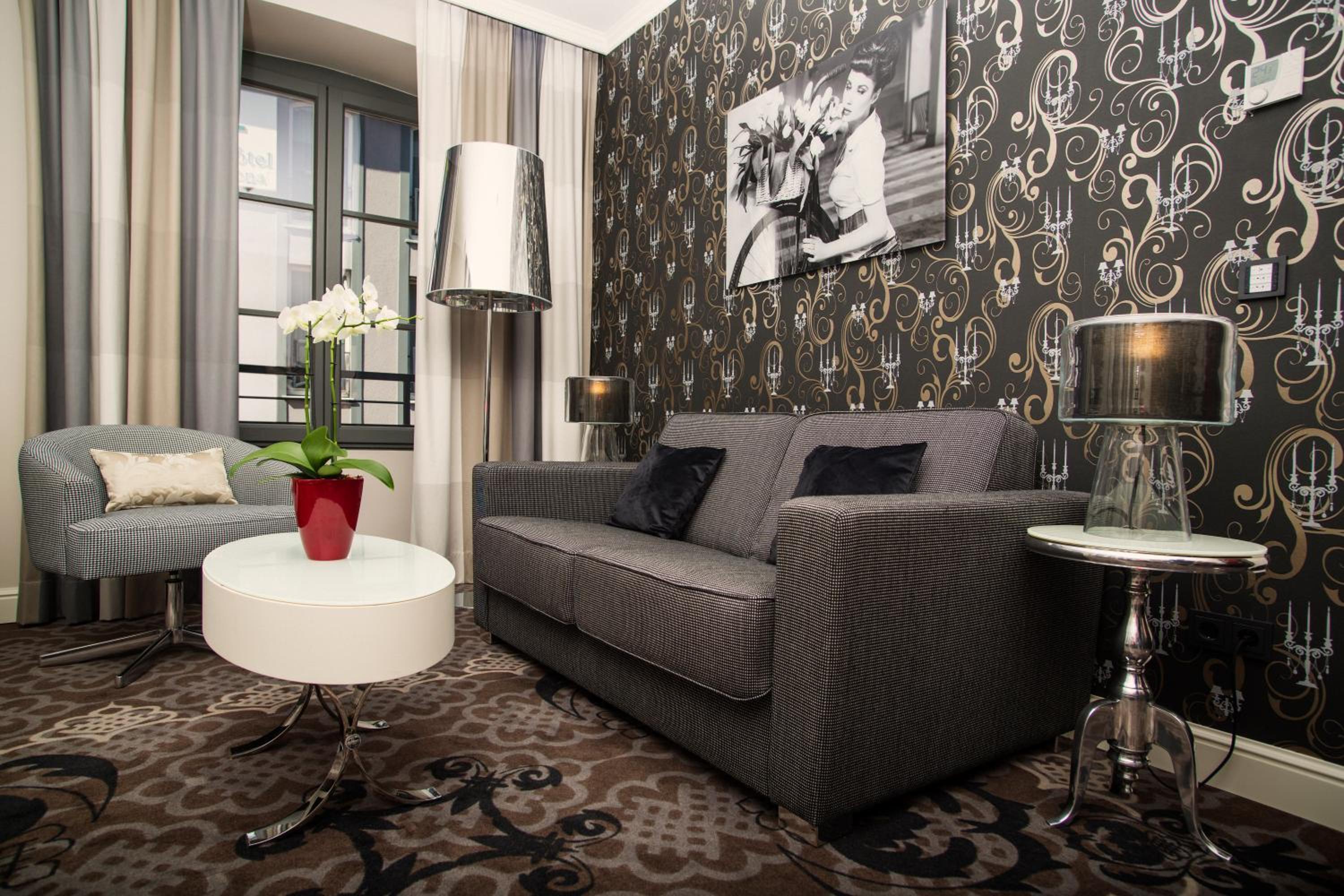 Suite - Photo 11
