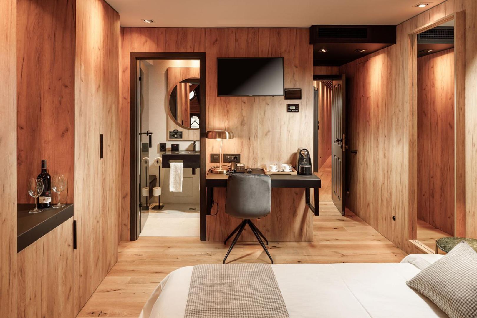 Standard Double Room - Photo 2