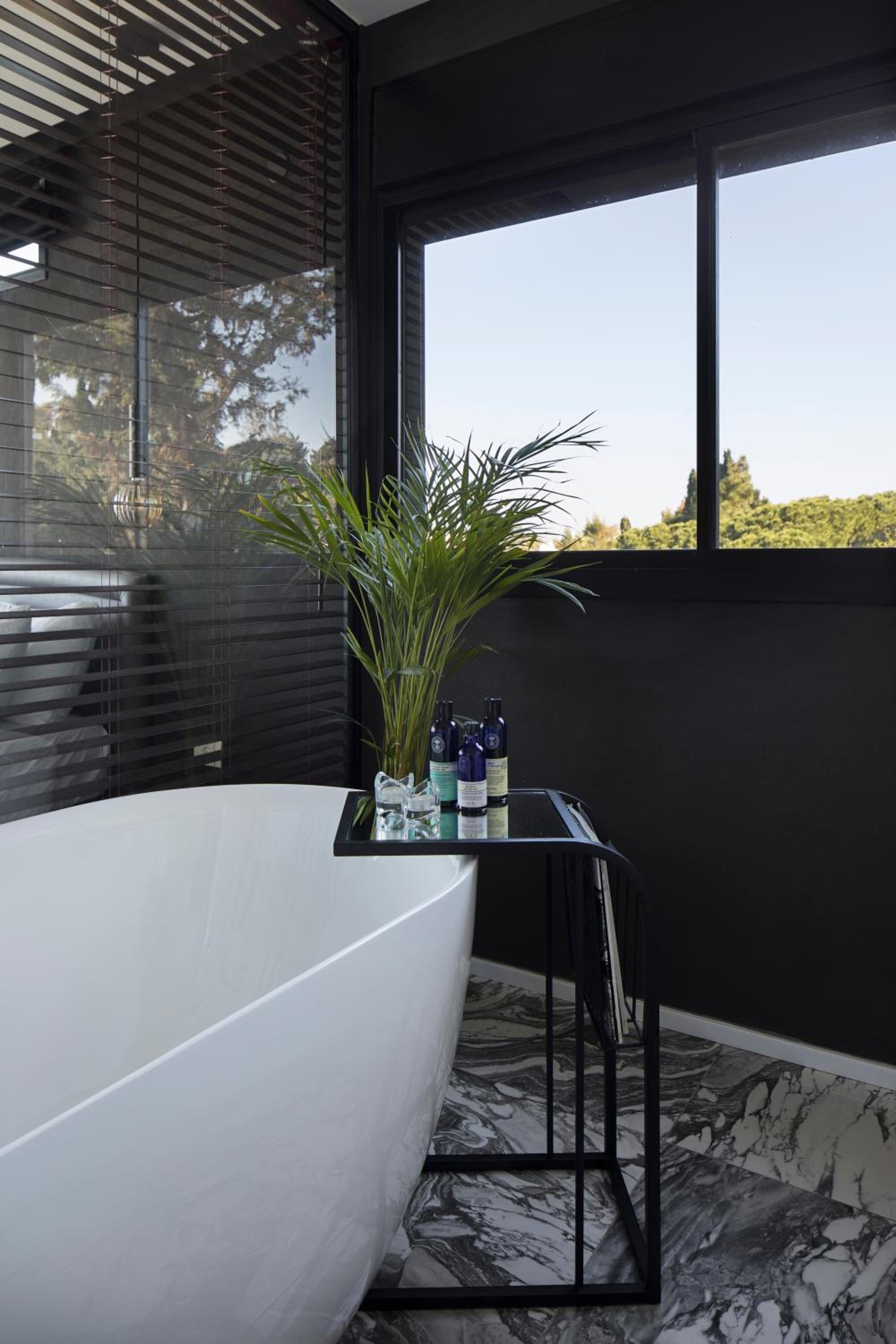 King Suite with Sea View - Photo 3