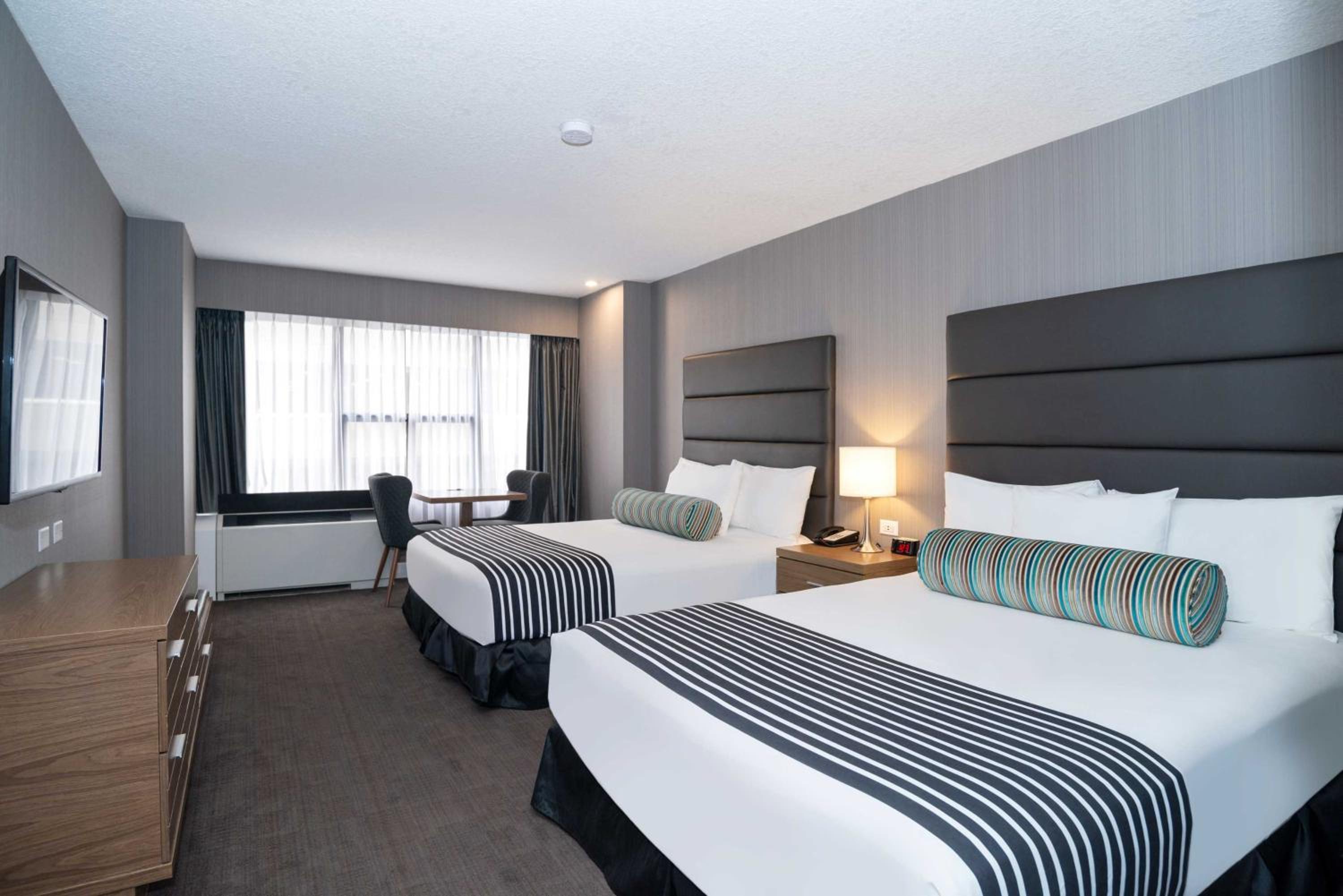Standard Room, 2 Queen Beds - Photo 6