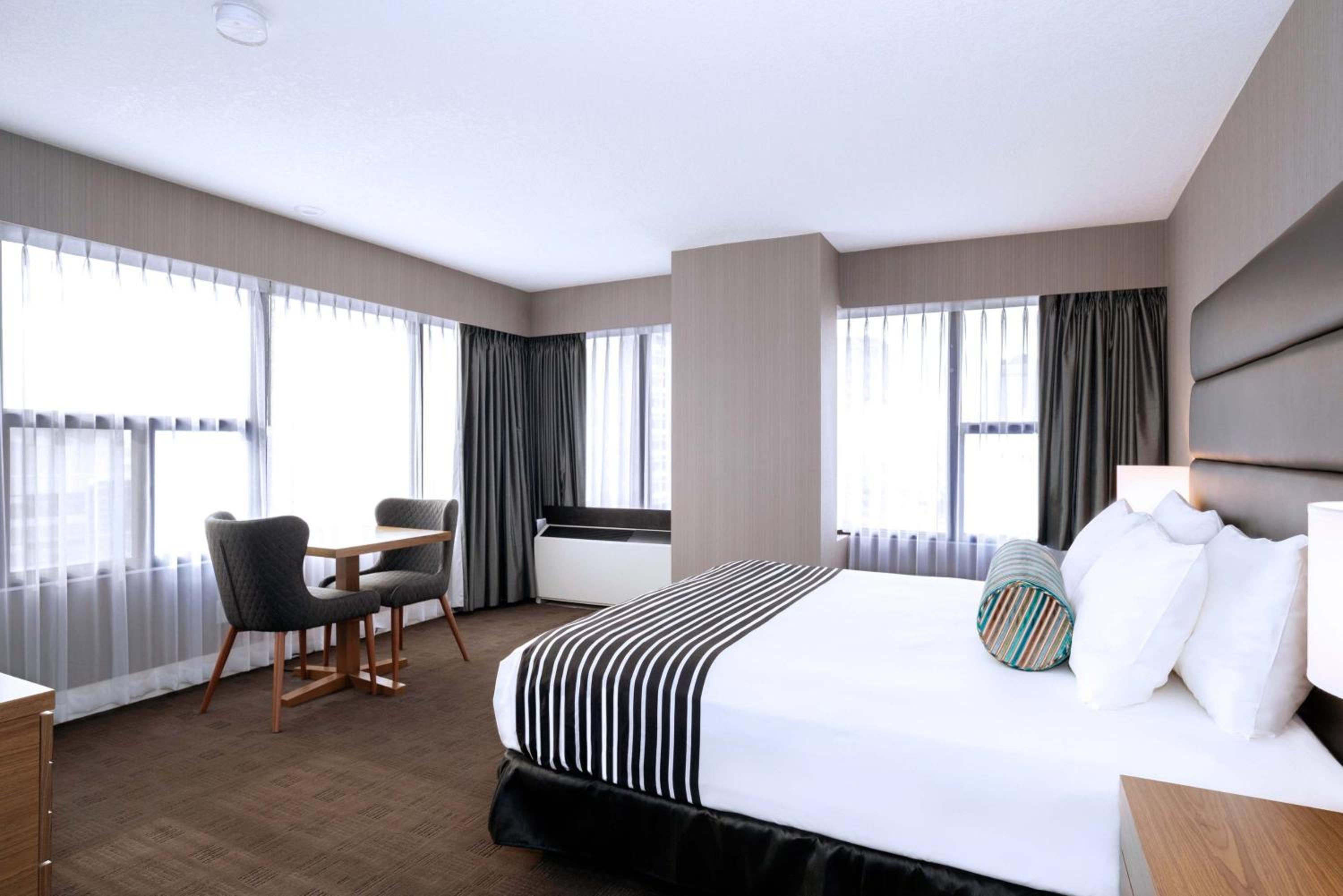 Standard Room, 1 King Bed, Kitchenette - Photo 1