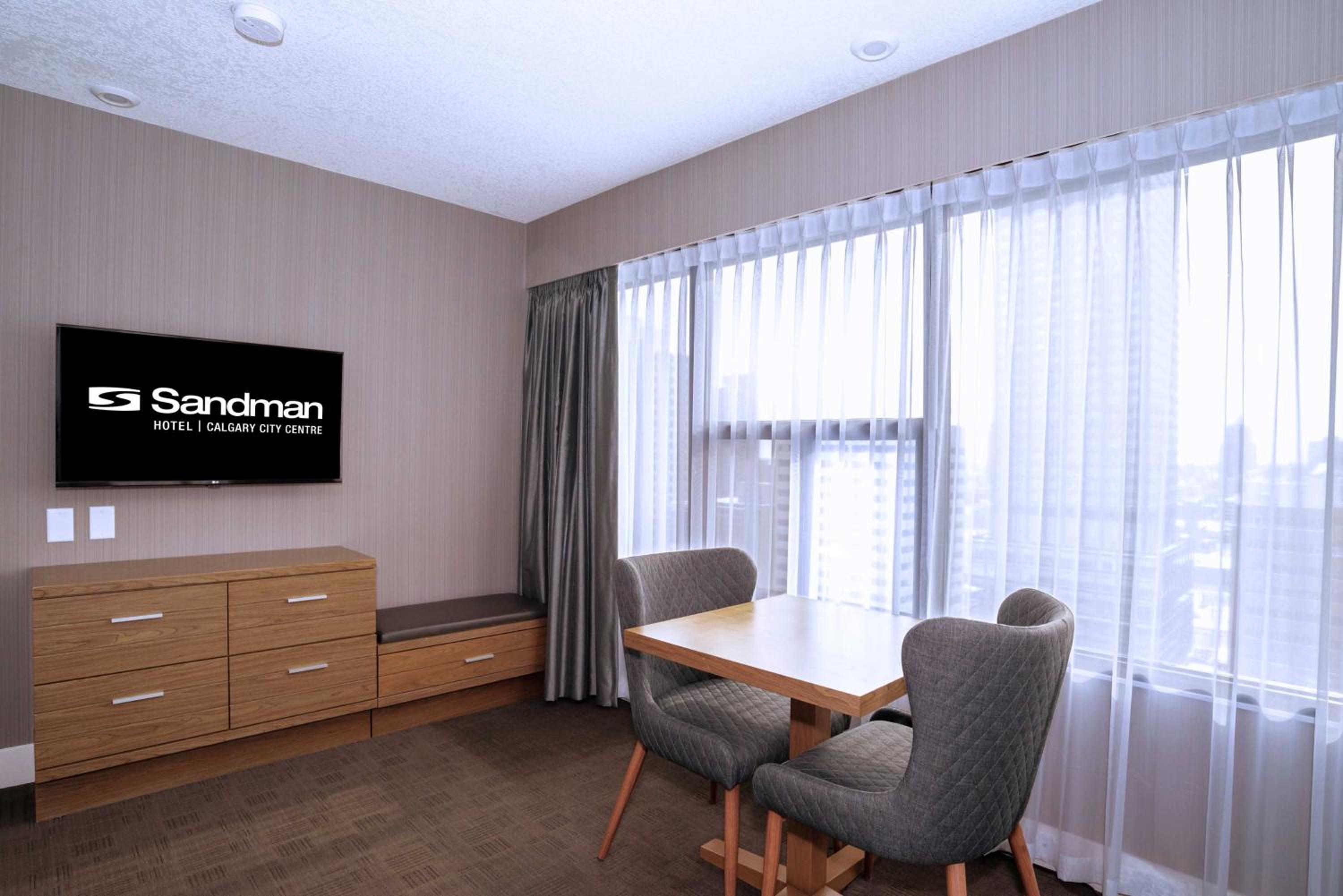 Standard Room, 1 King Bed, Kitchenette - Photo 2