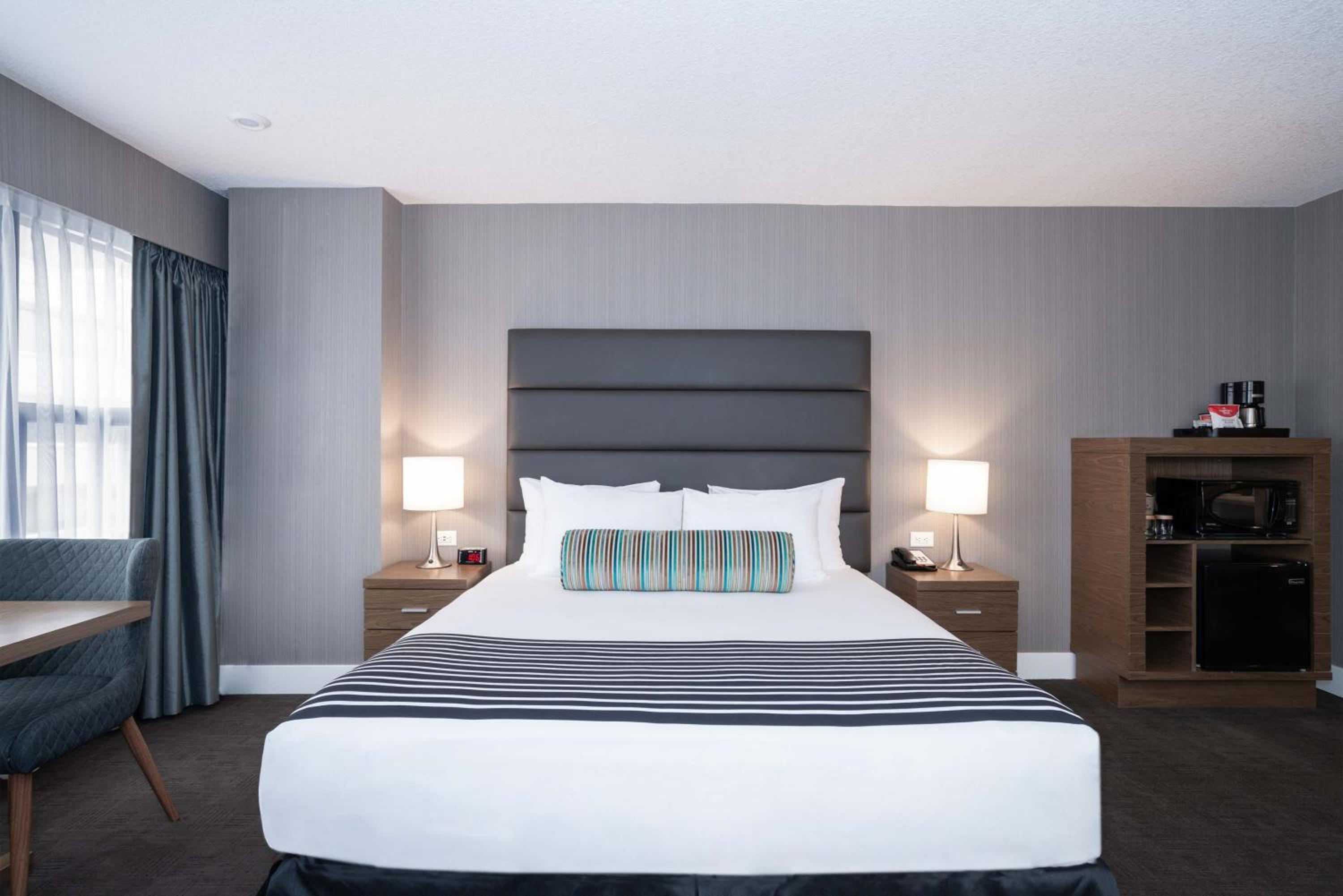 Standard Room, 1 King Bed - Photo 4