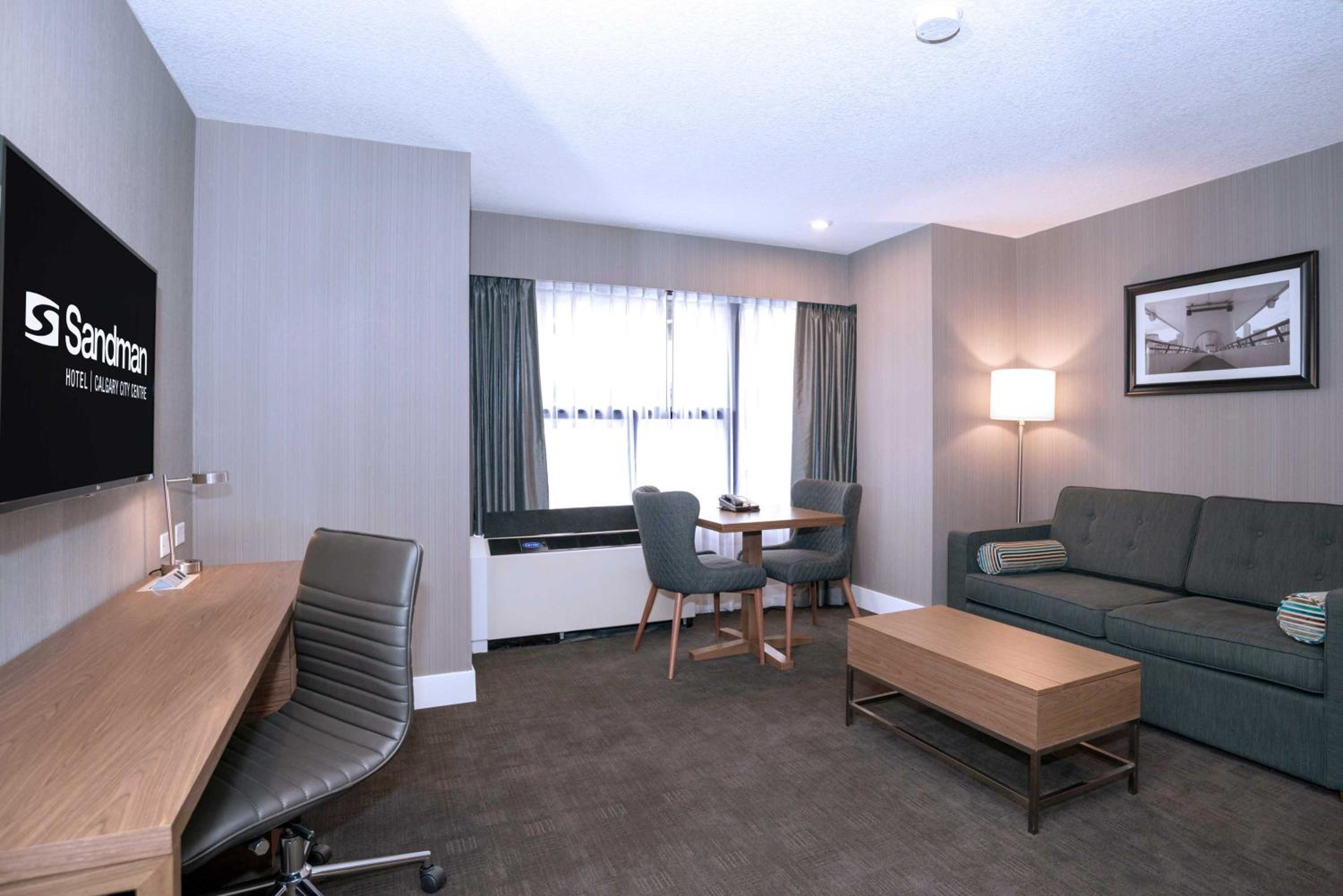 Standard Room, 1 King Bed, Sofa Bed, Kitchenette - Photo 10