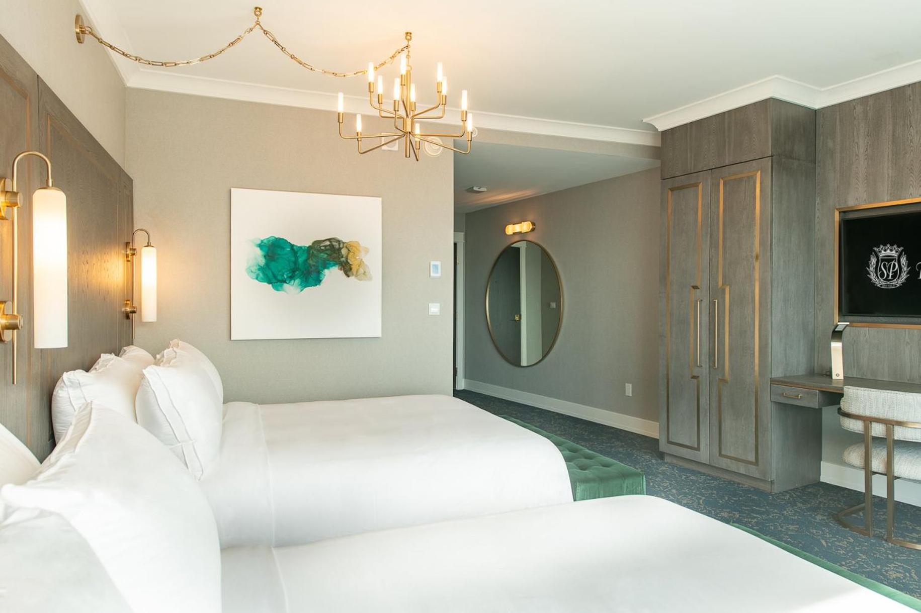 Premium Room, 2 Queen Beds - Photo 4