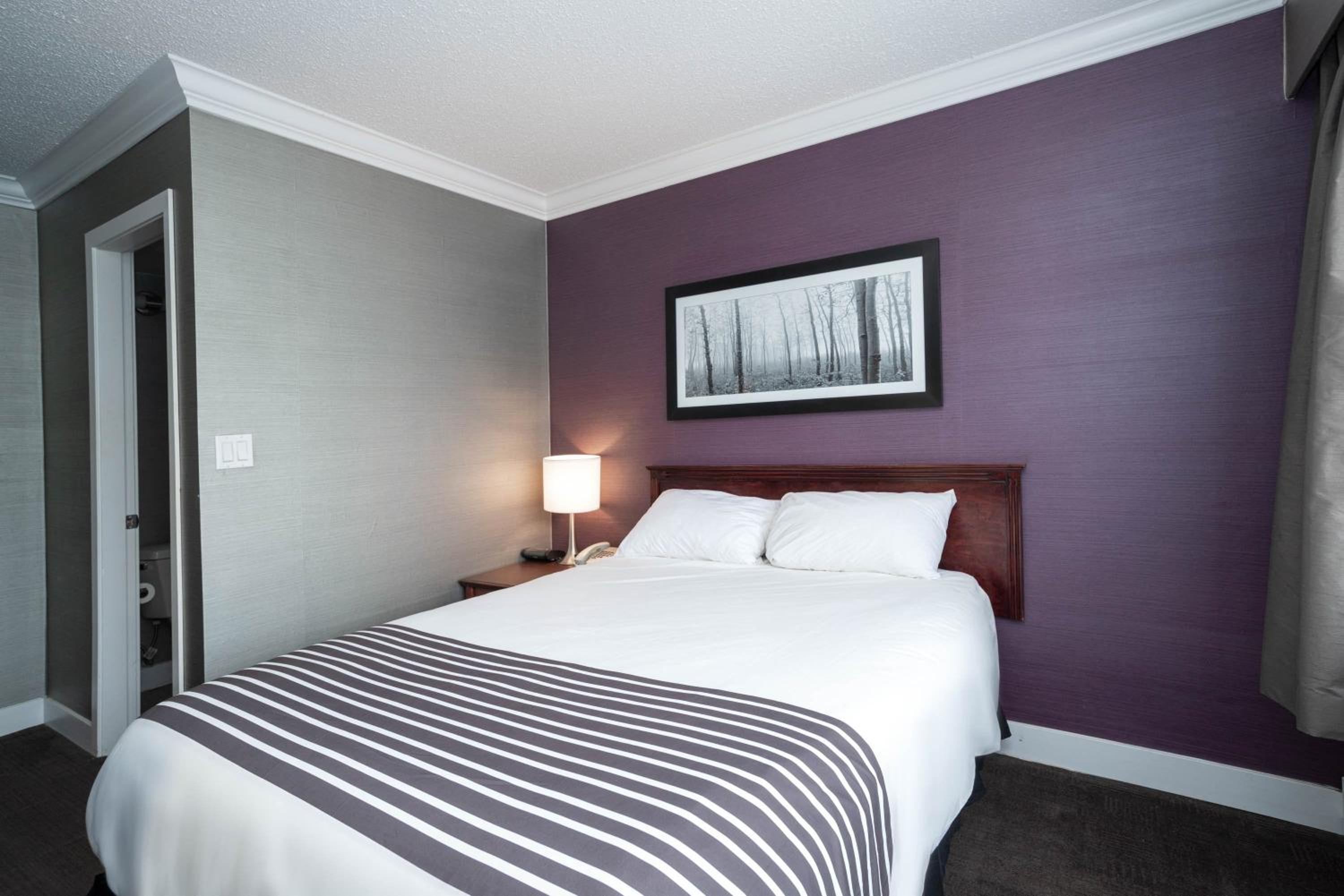 Standard Room, 1 Queen Bed - Photo 4