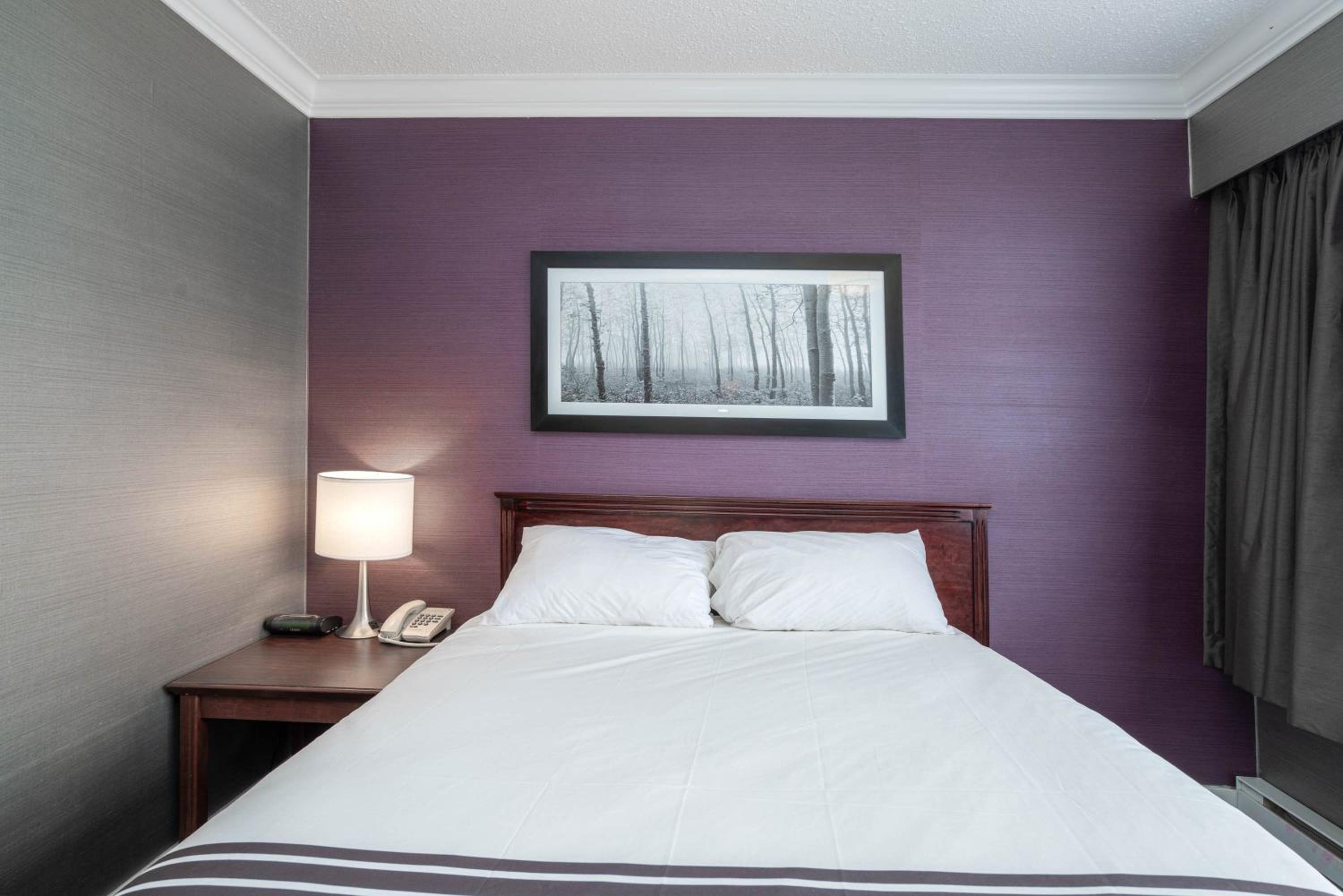Standard Room, 1 Queen Bed - Photo 3