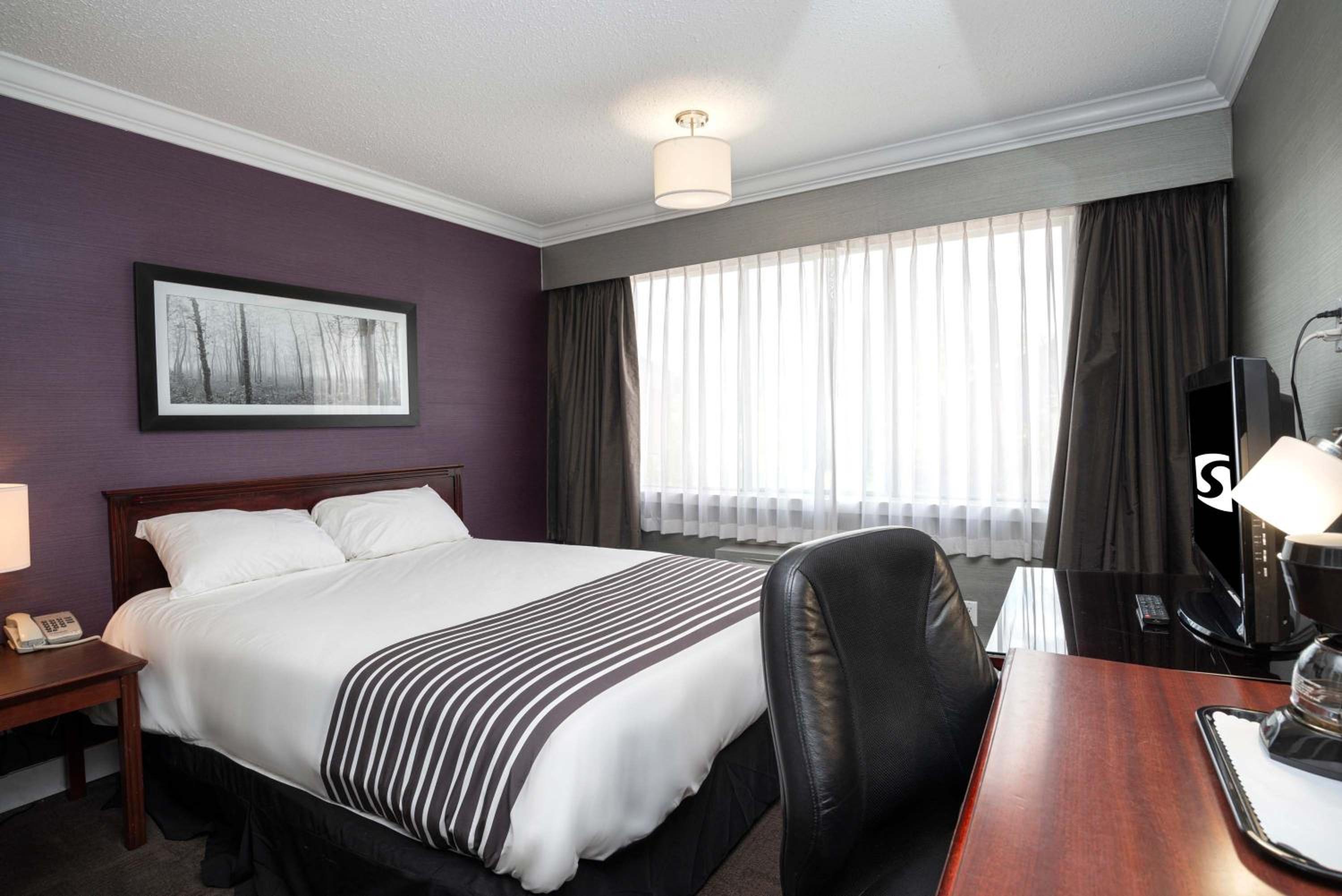 Standard Room, 1 Queen Bed - Photo 1