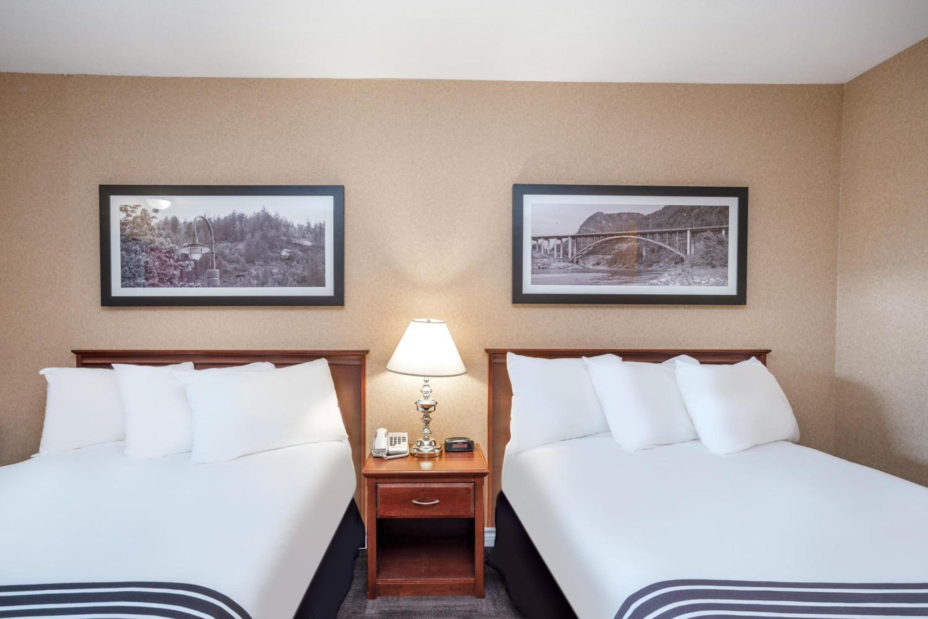 Standard Room, 2 Double Beds - Photo 2