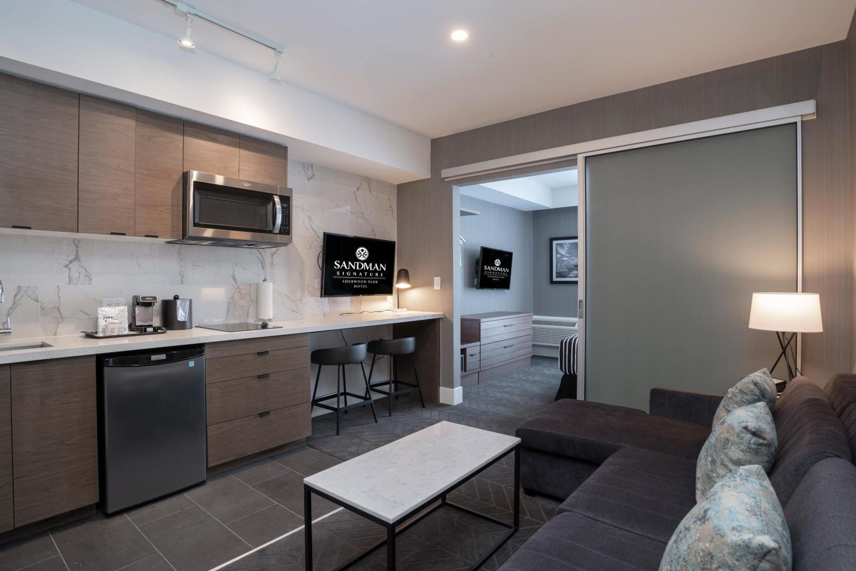 Standard Suite, 1 King Bed, Sofa Bed, Kitchenette - Photo 3