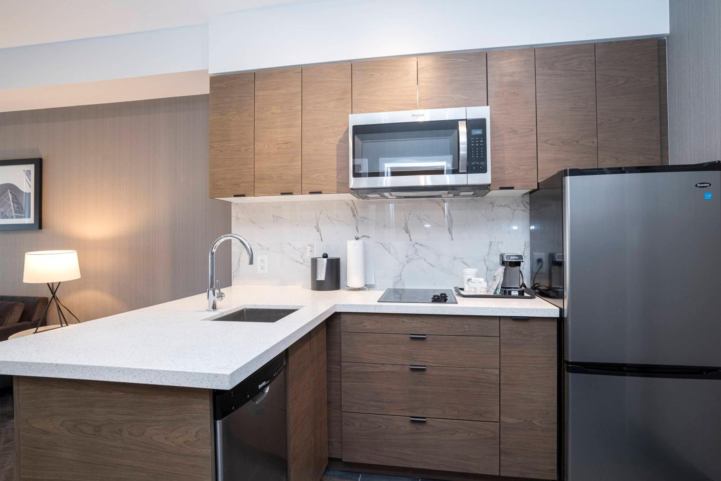 Standard Suite, 1 King Bed, Kitchen - Photo 5
