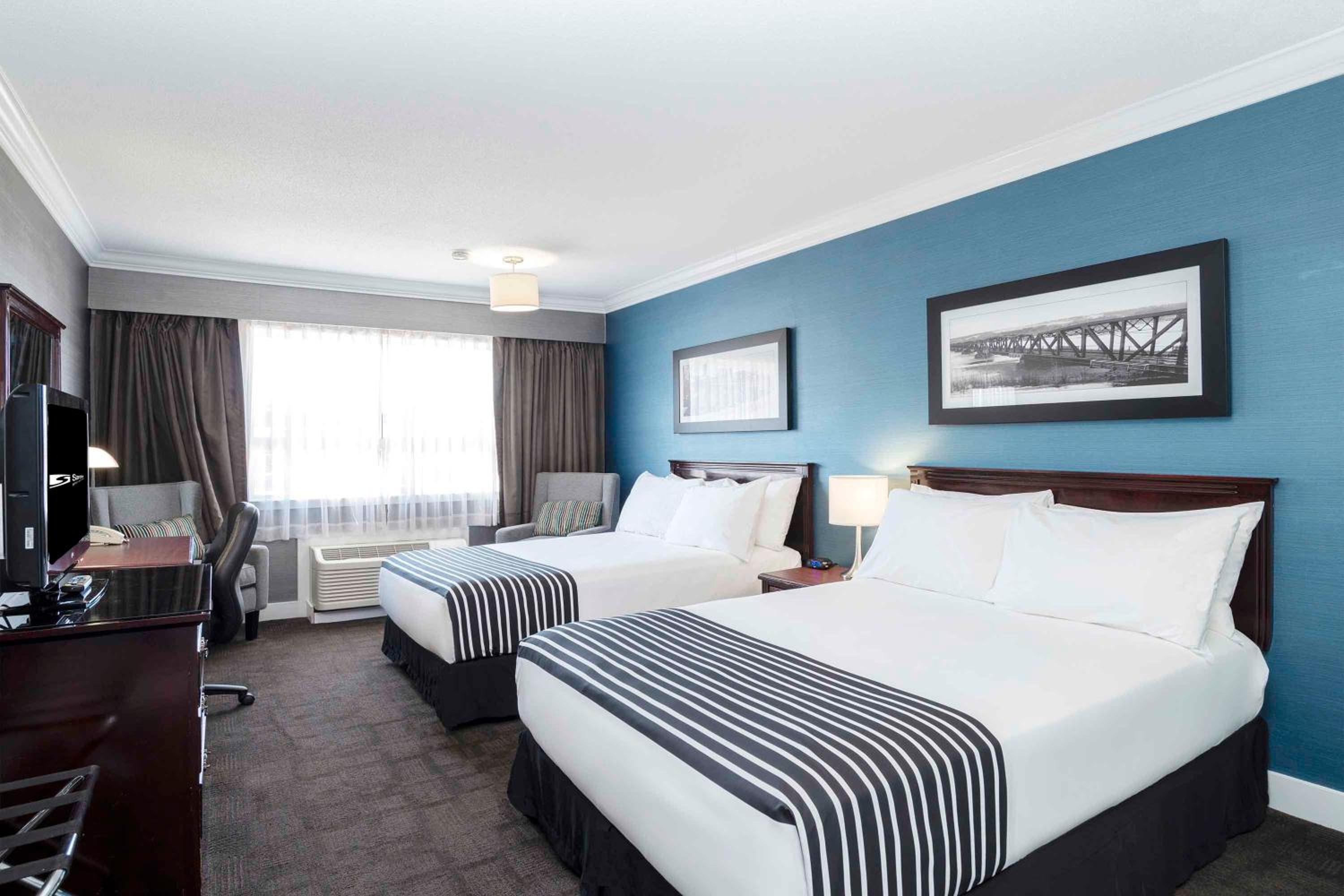 Studio Suite, 2 Double Beds, Kitchen - Photo 1