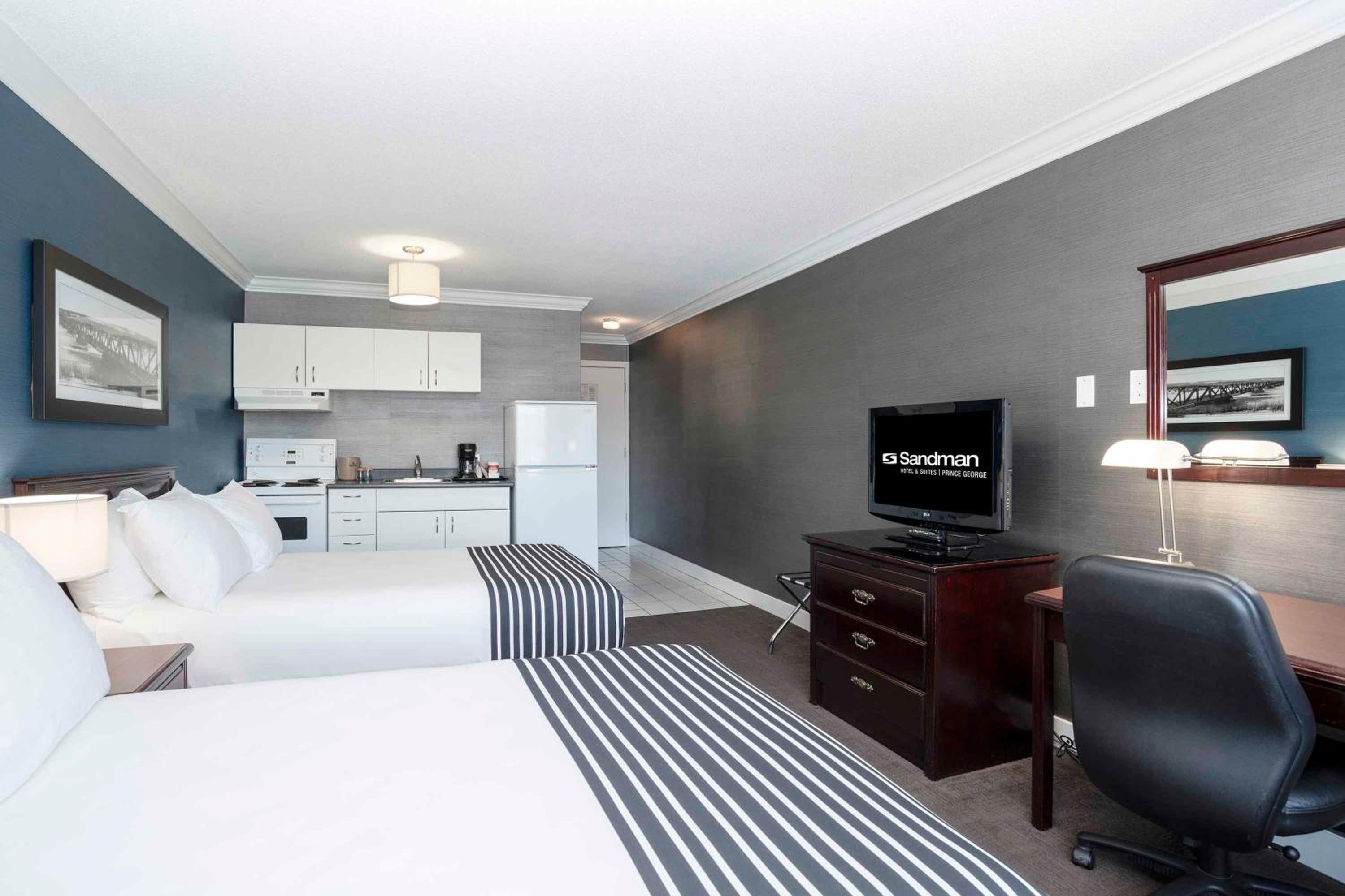 Studio Suite, 2 Double Beds, Kitchen - Photo 6