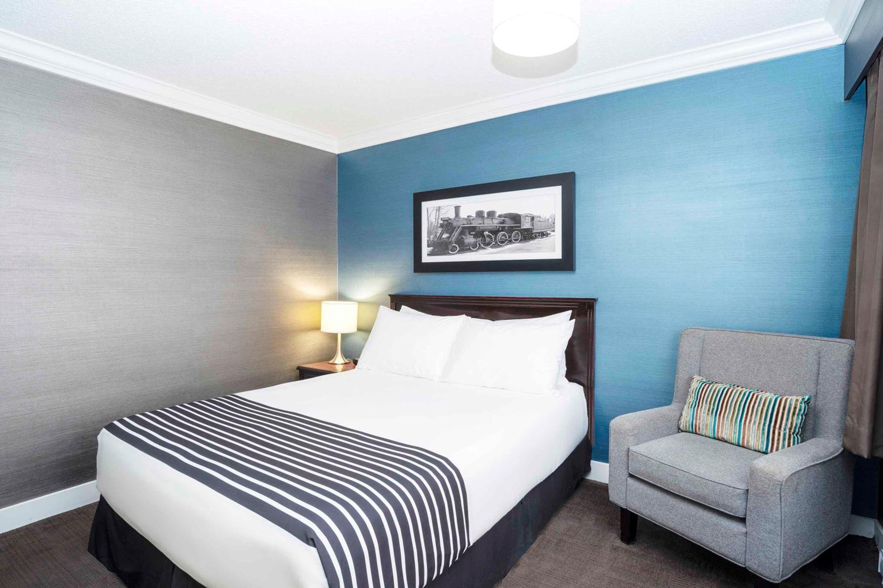 Standard Room, 1 Queen Bed - Photo 2