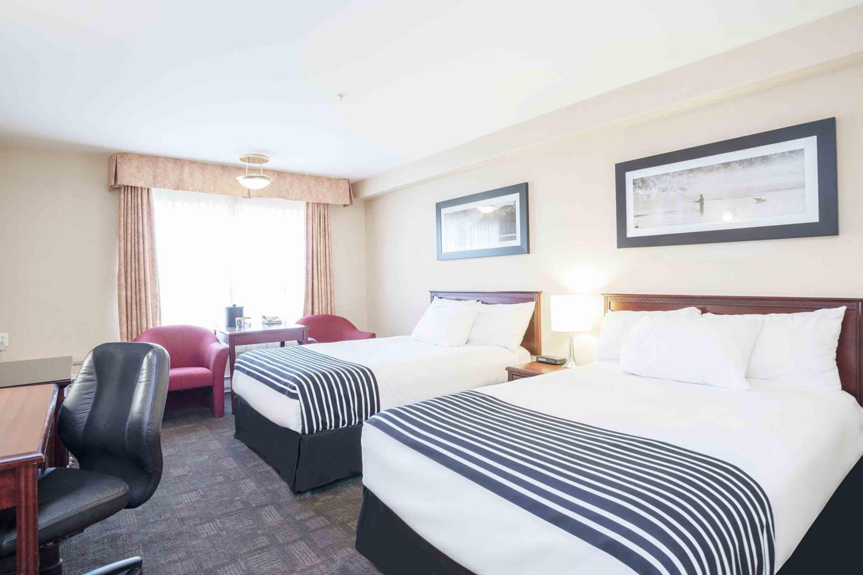 Double Room With Two Double Beds photo 1