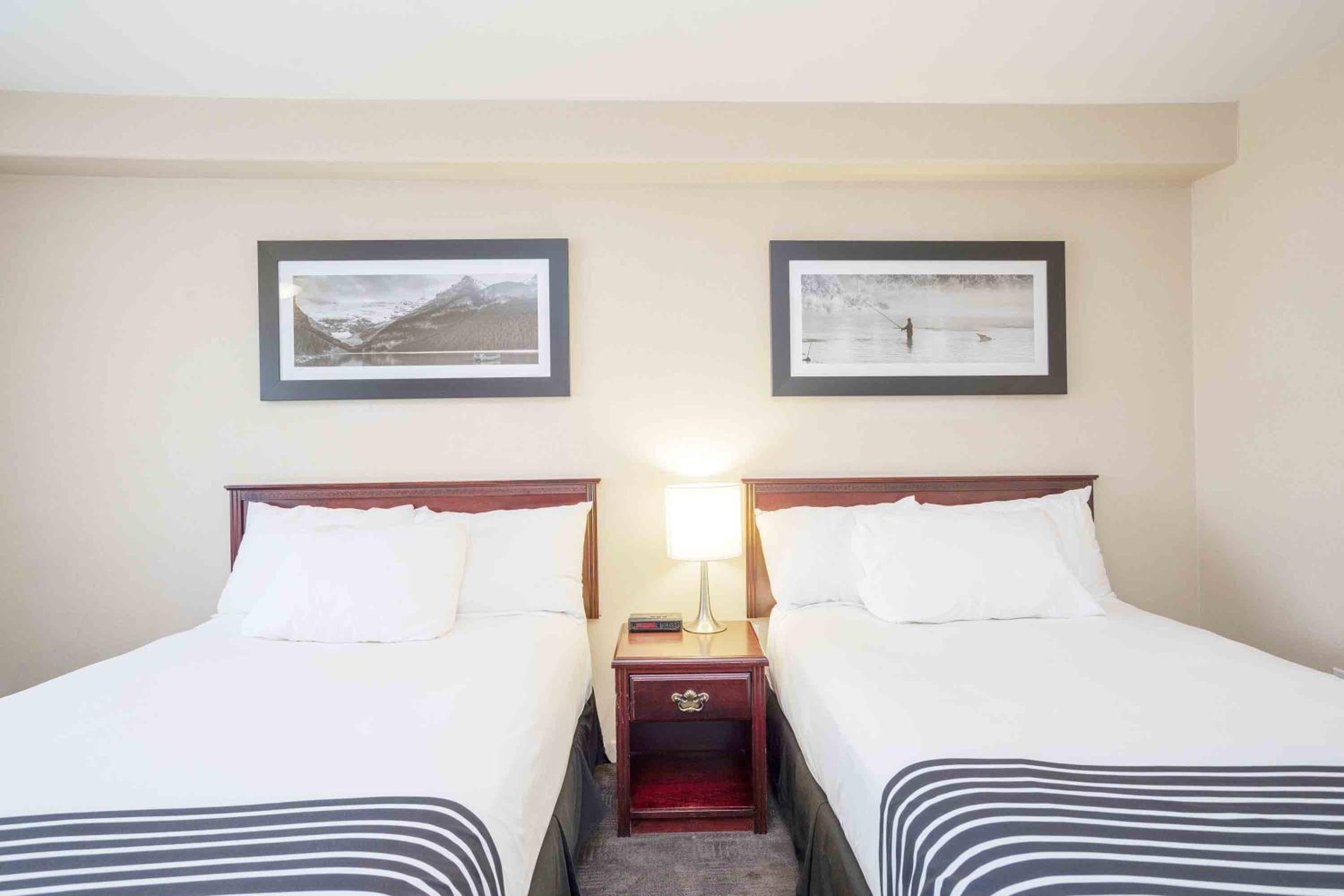 Double Room With Two Double Beds photo 3