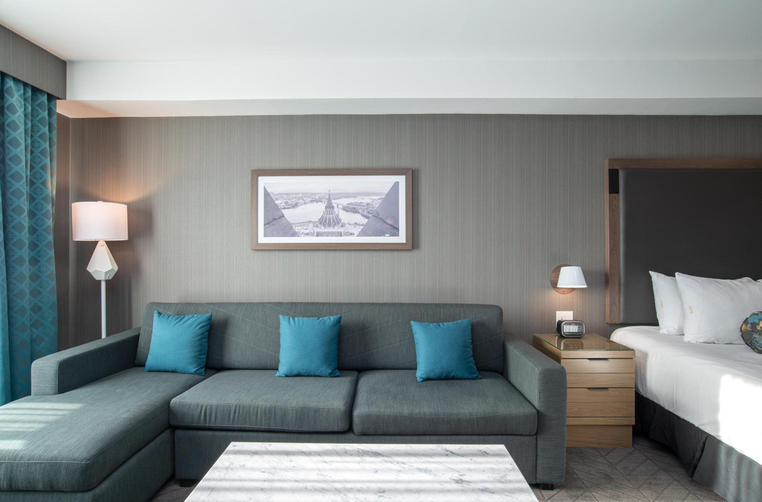 Standard Room, 1 King Bed, Sofa Bed thumbnail 5