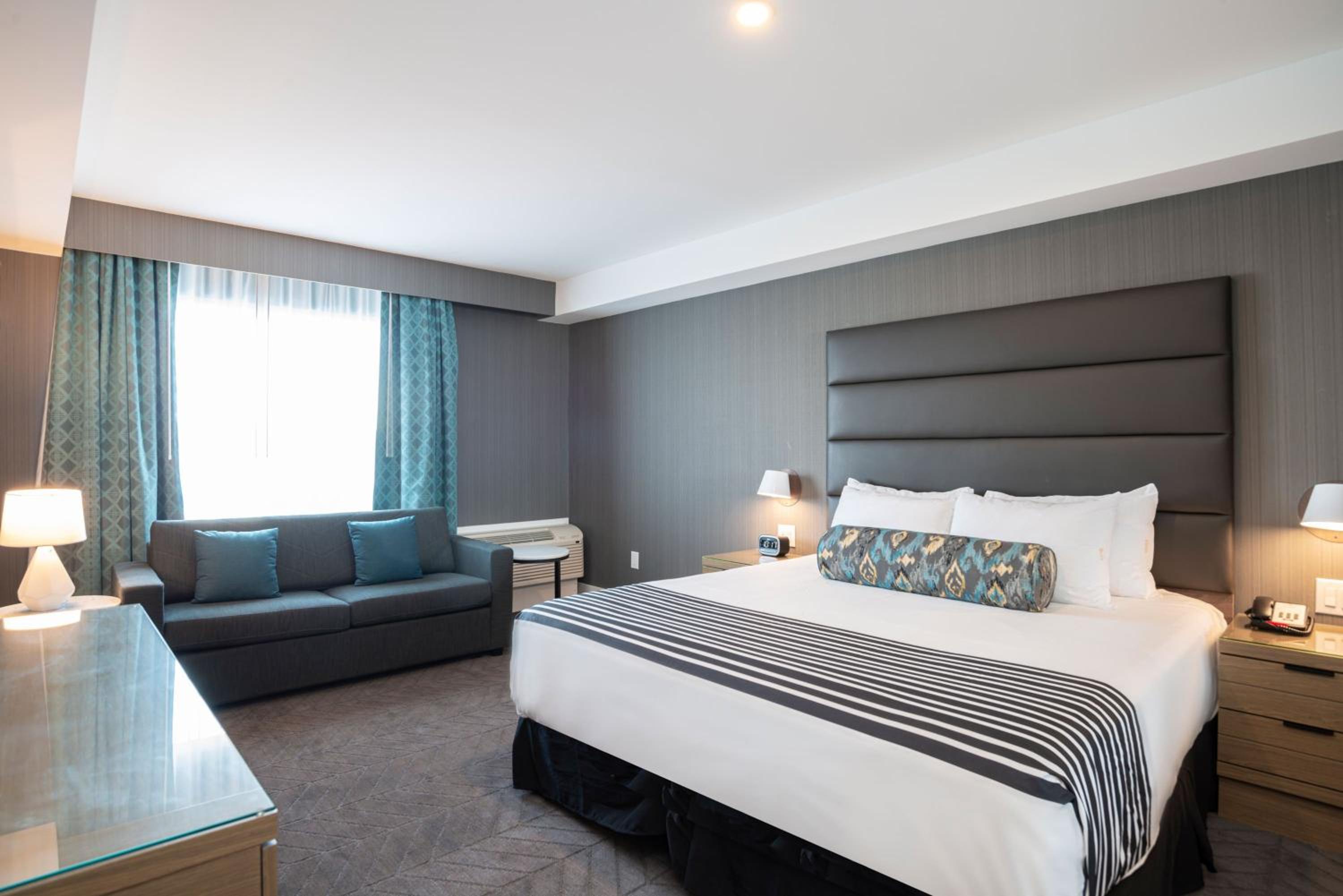 Grand Suite, 1 King Bed, Sofa Bed, Kitchenette