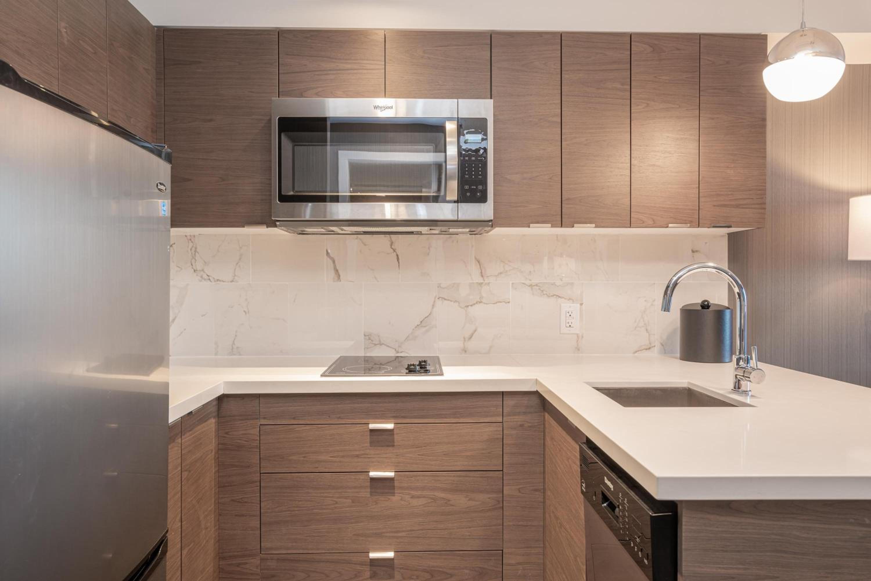 Standard Suite, 1 King Bed, Kitchen