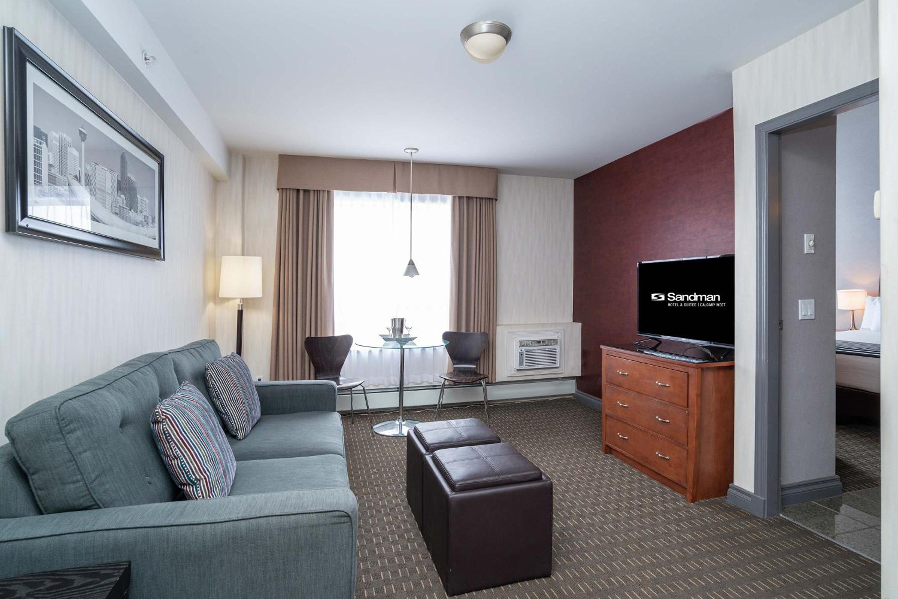 Jacuzzi Suite, 1 King Bed, Kitchenette - Photo 3