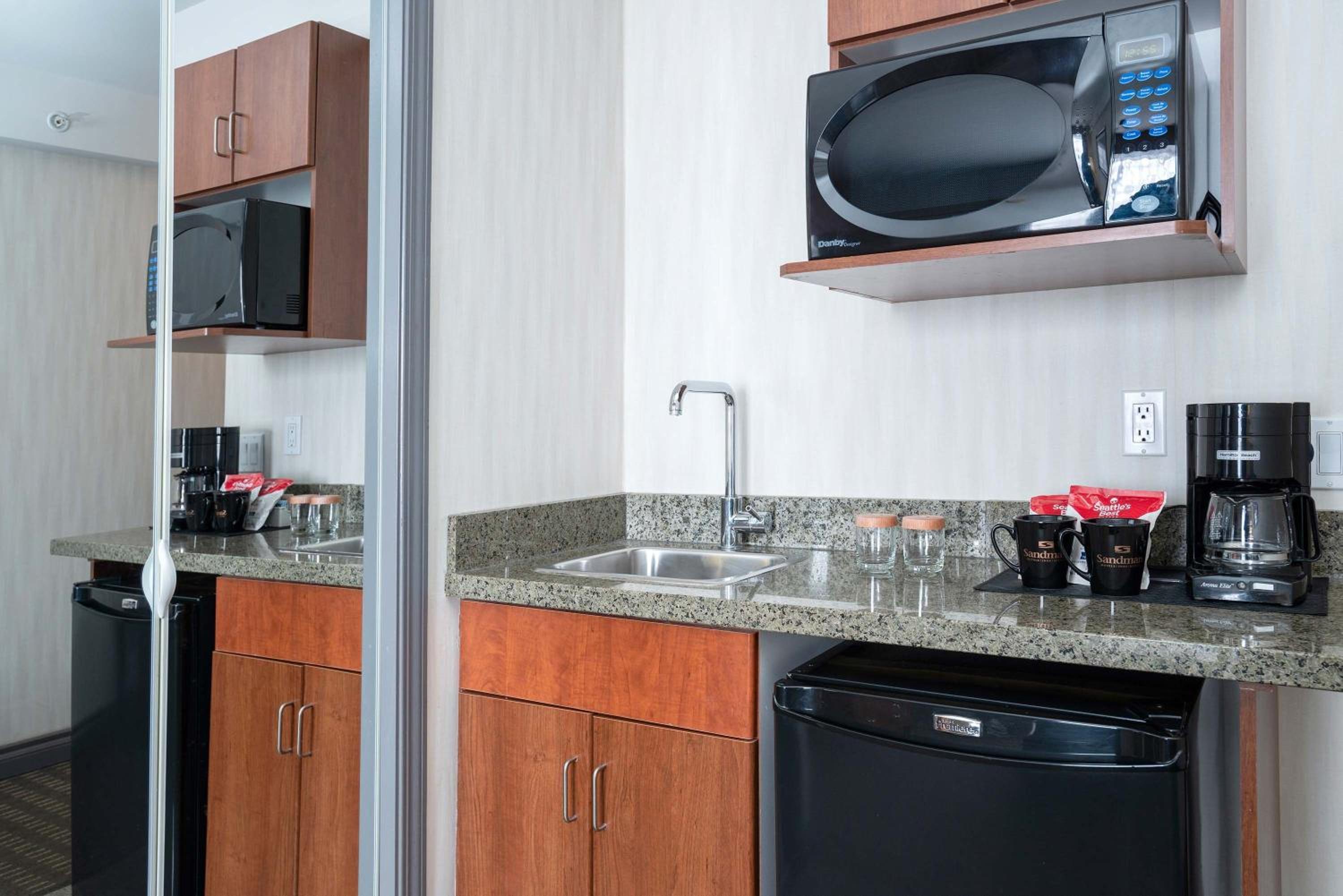Jacuzzi Suite, 1 King Bed, Kitchenette - Photo 5
