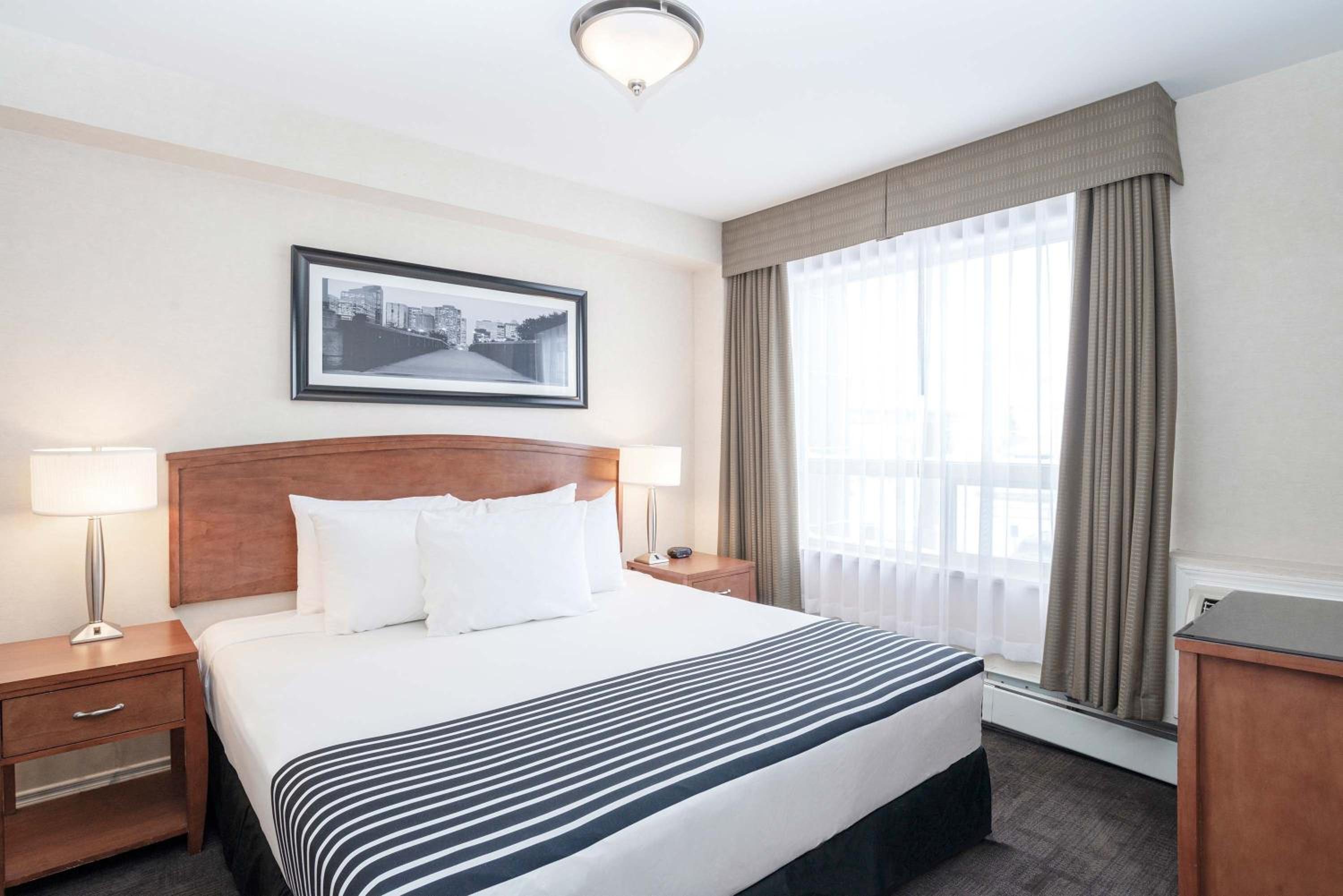 Grand Suite, 1 King Bed, Sofa Bed, Kitchenette - Photo 1