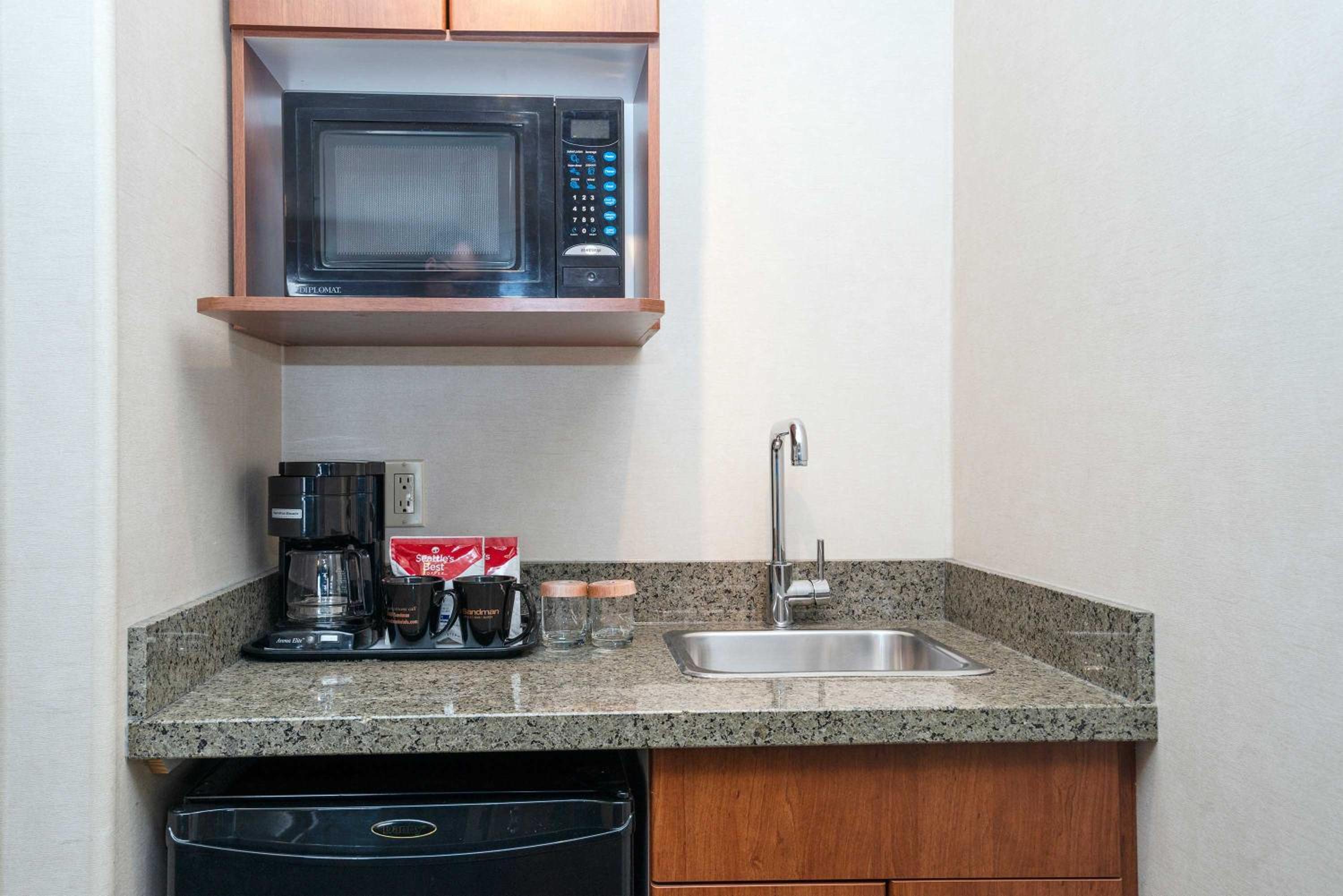 Grand Suite, 1 King Bed, Sofa Bed, Kitchenette - Photo 4