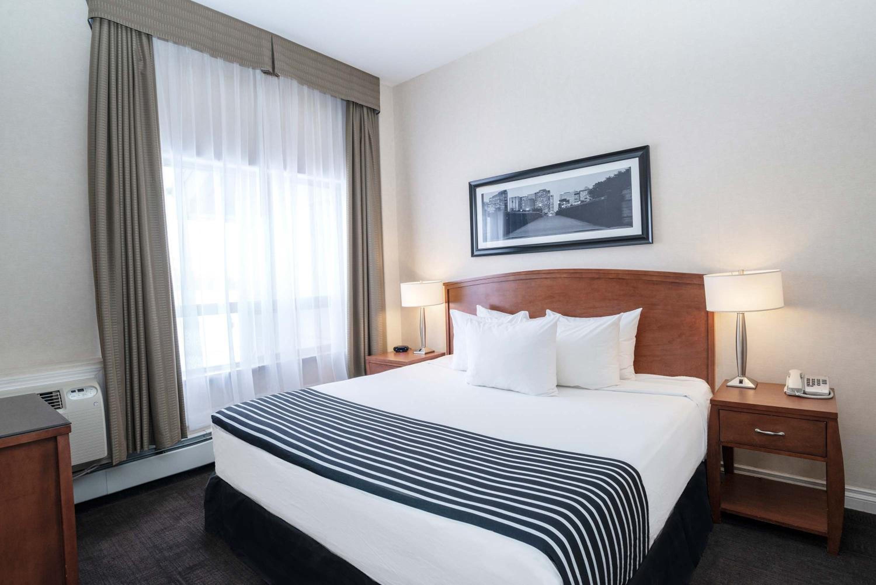 Balcony Suite, 1 King Bed, Sofa Bed, Kitchenette - Photo 1