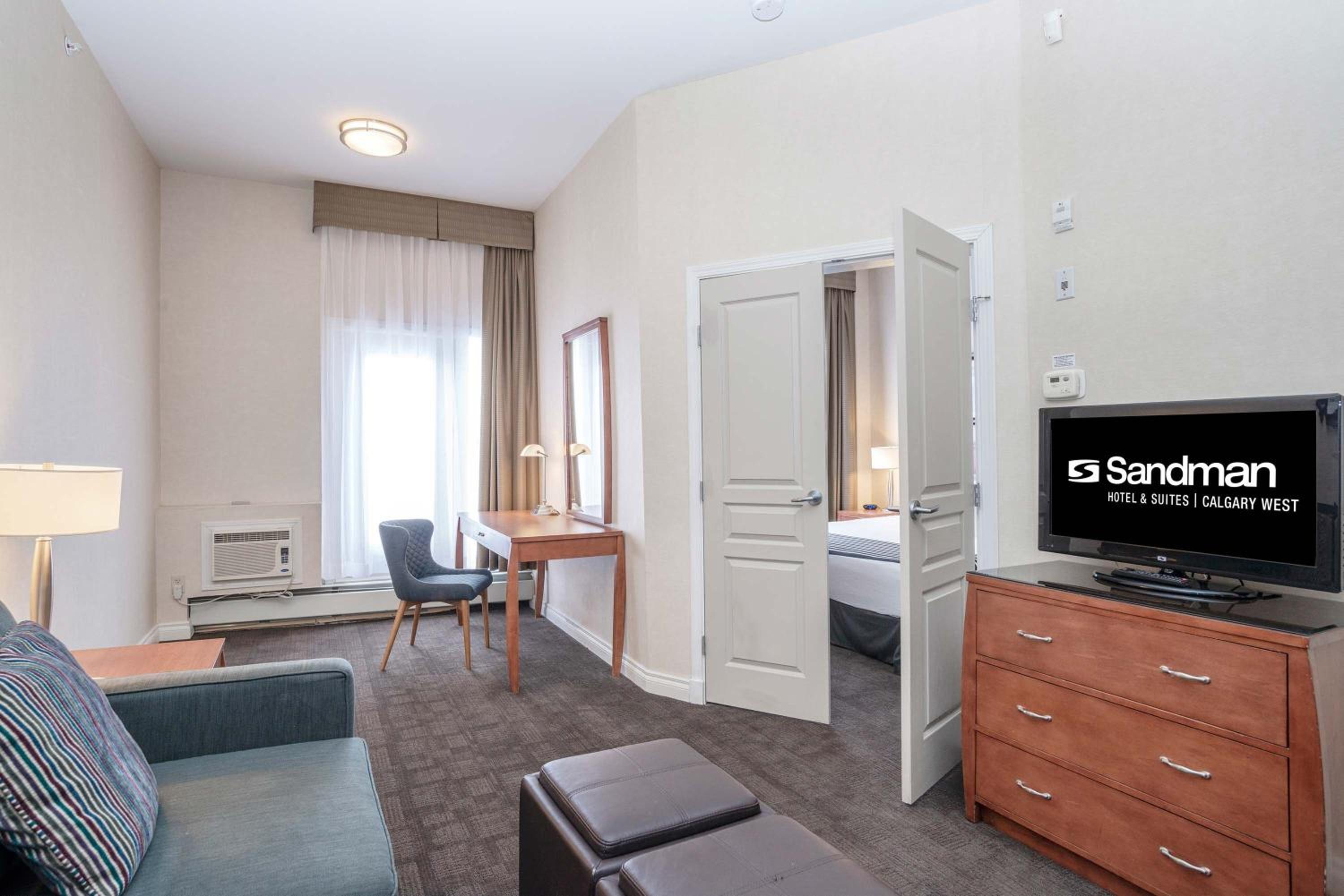 Balcony Suite, 1 King Bed, Sofa Bed, Kitchenette - Photo 2