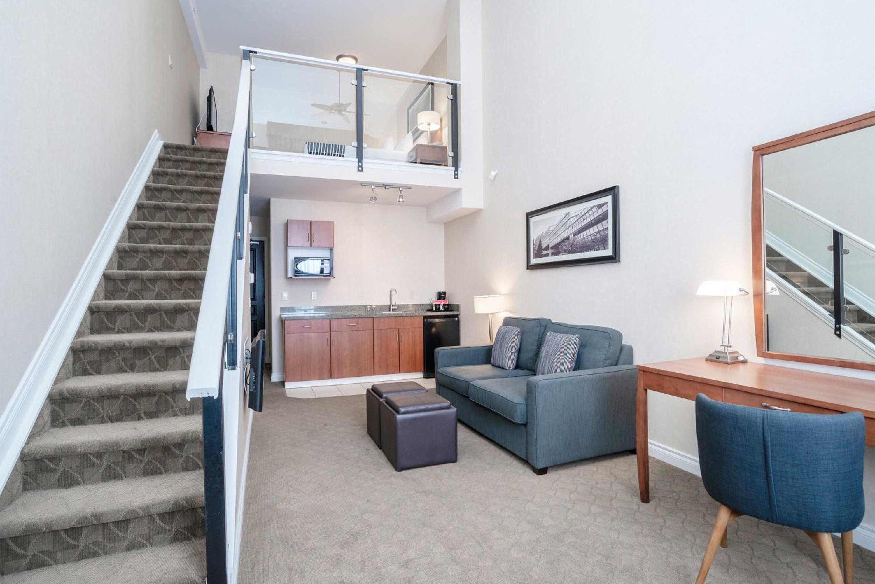 Loft Suite, 1 King Bed, Sofa Bed, Kitchenette - Photo 2