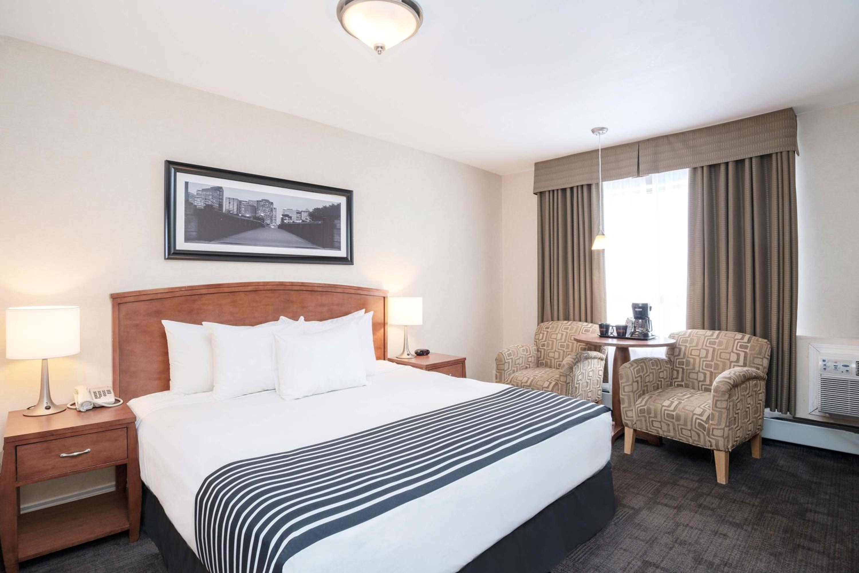 Standard Room, 1 King Bed - Photo 1