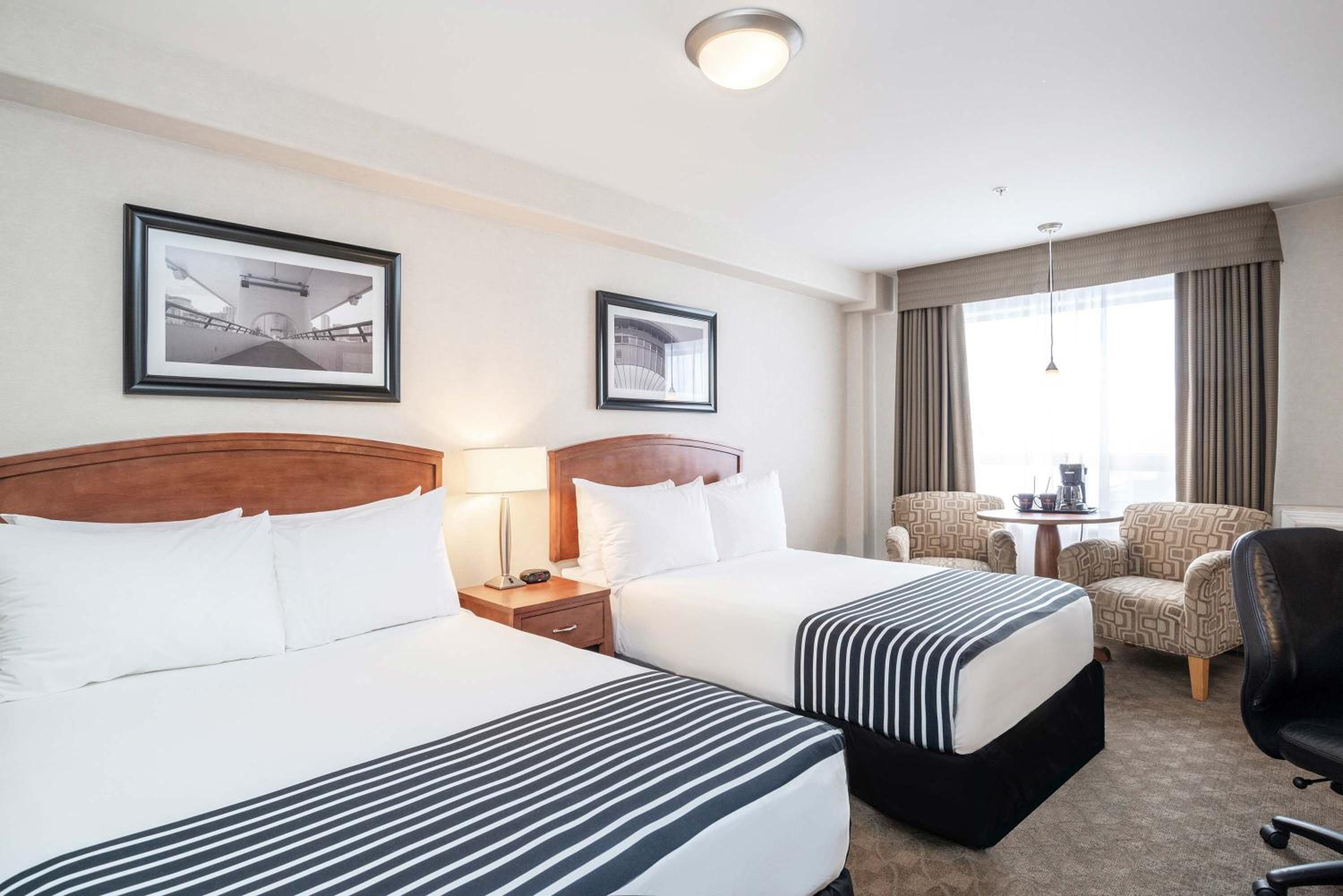 Standard Room, 2 Double Beds - Photo 1