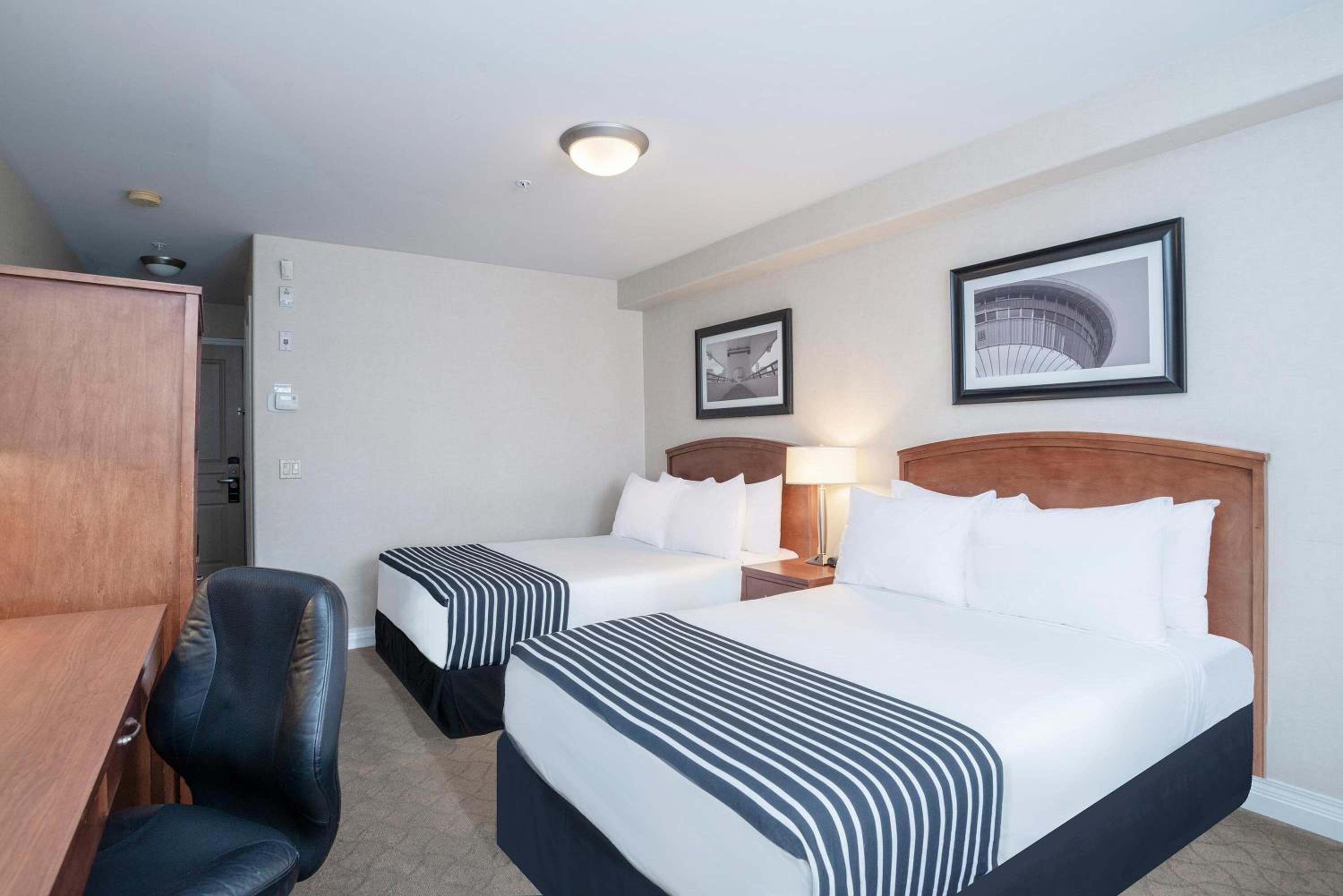 Standard Room, 2 Double Beds - Photo 3