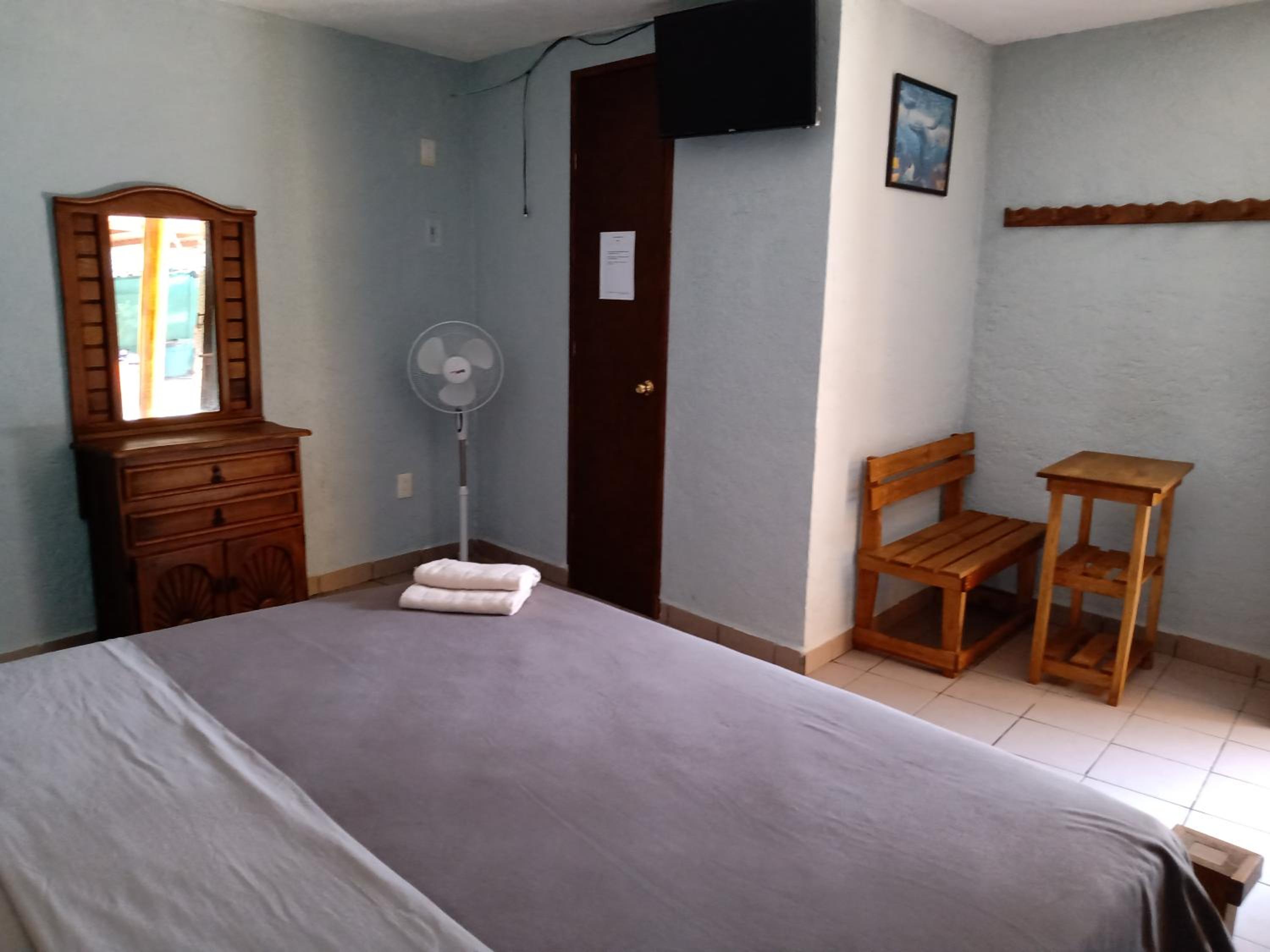 Standard King Room - Photo 7