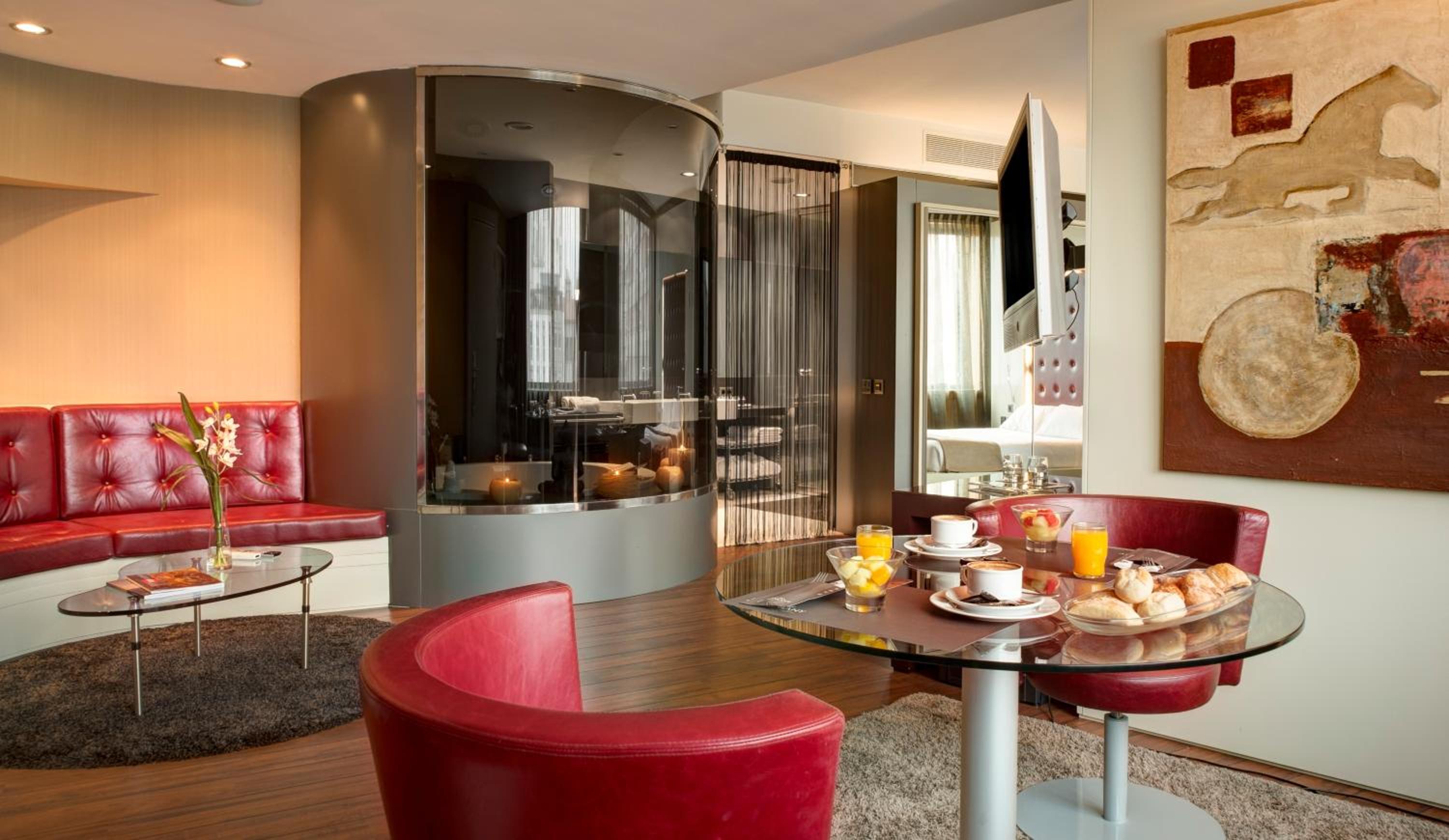 Suite - Photo 5