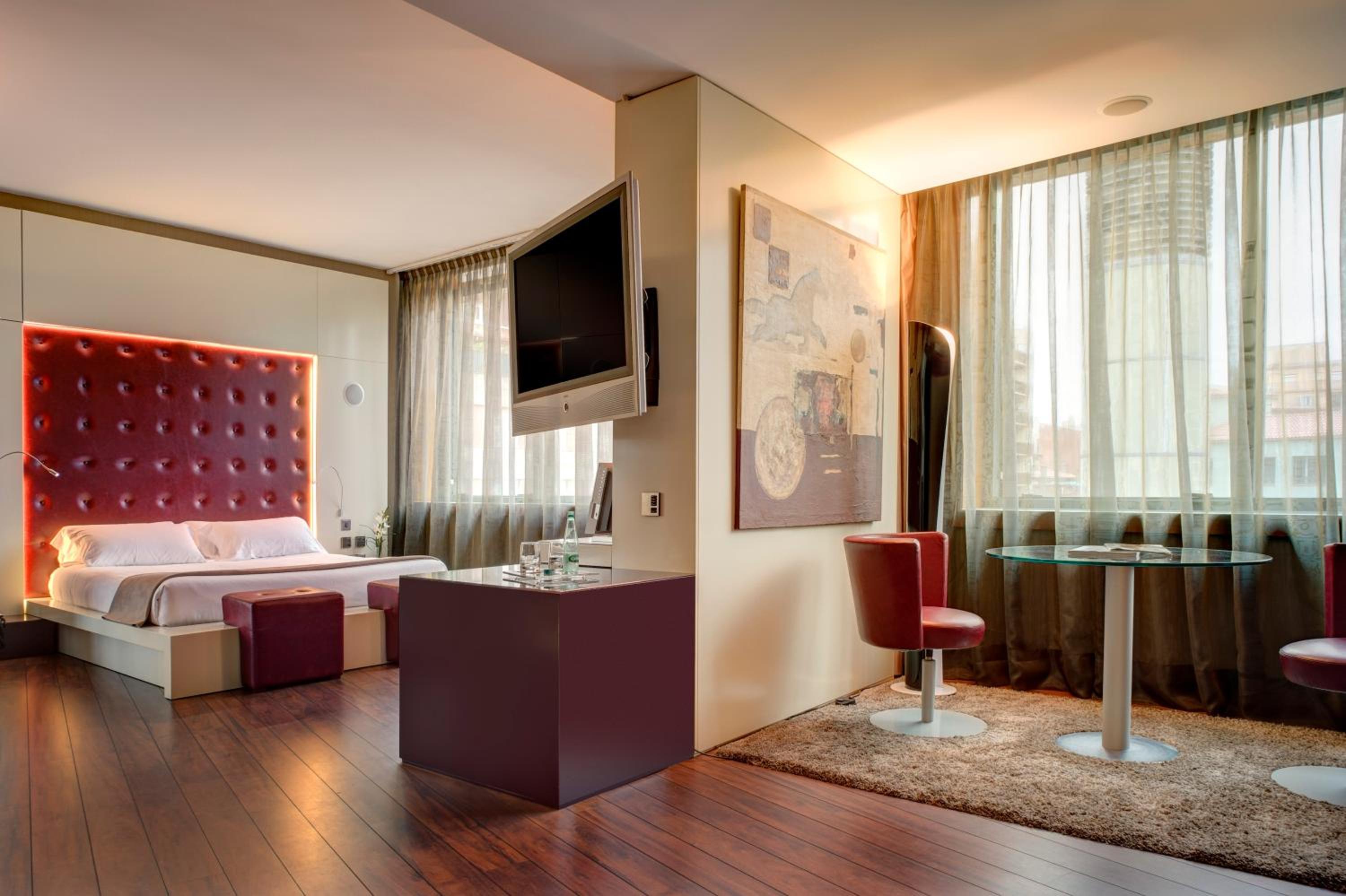 Suite - Photo 2