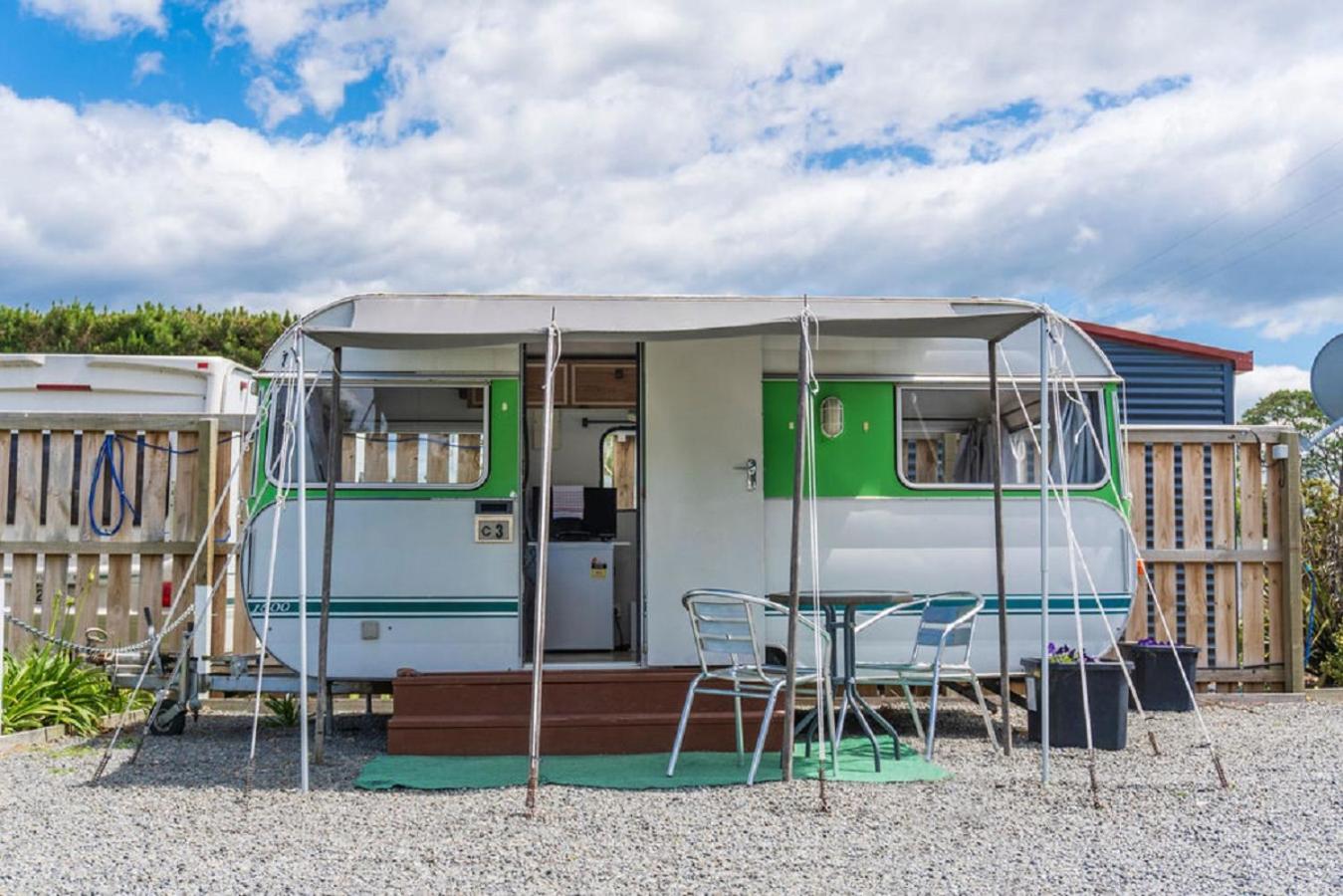Family Caravan - Photo 4