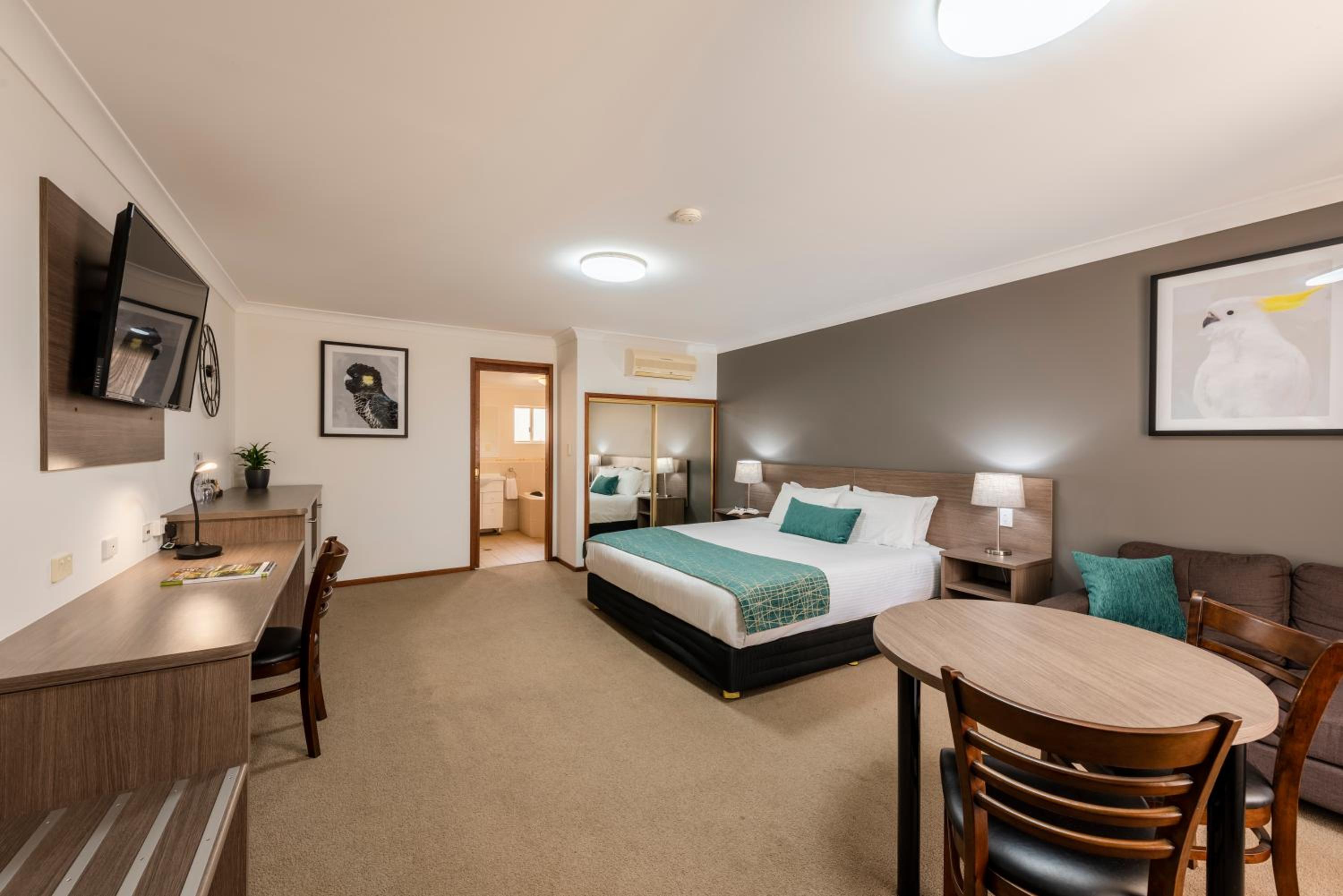 Executive King Room with Spa Bath photo 1