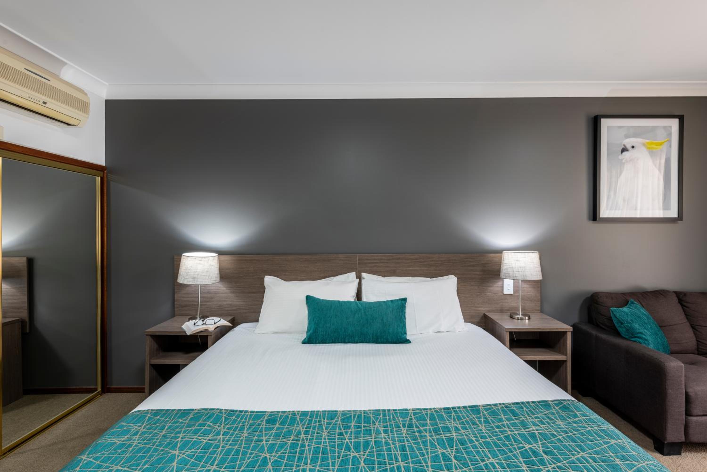 Executive King Room with Spa Bath photo 3
