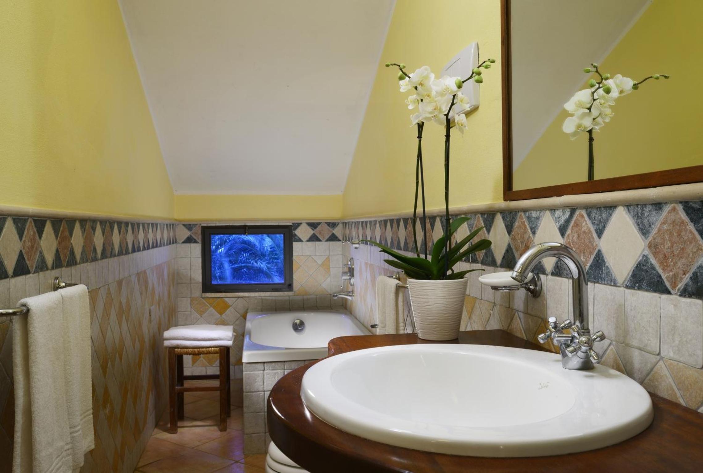 Superior Three-Bedroom Apartment - Photo 2